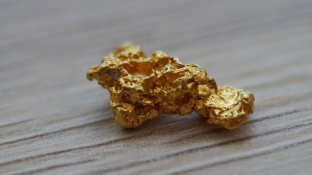 Navigating Rising Gold Prices: Smart Jewelry Choices & Future Market Outlook