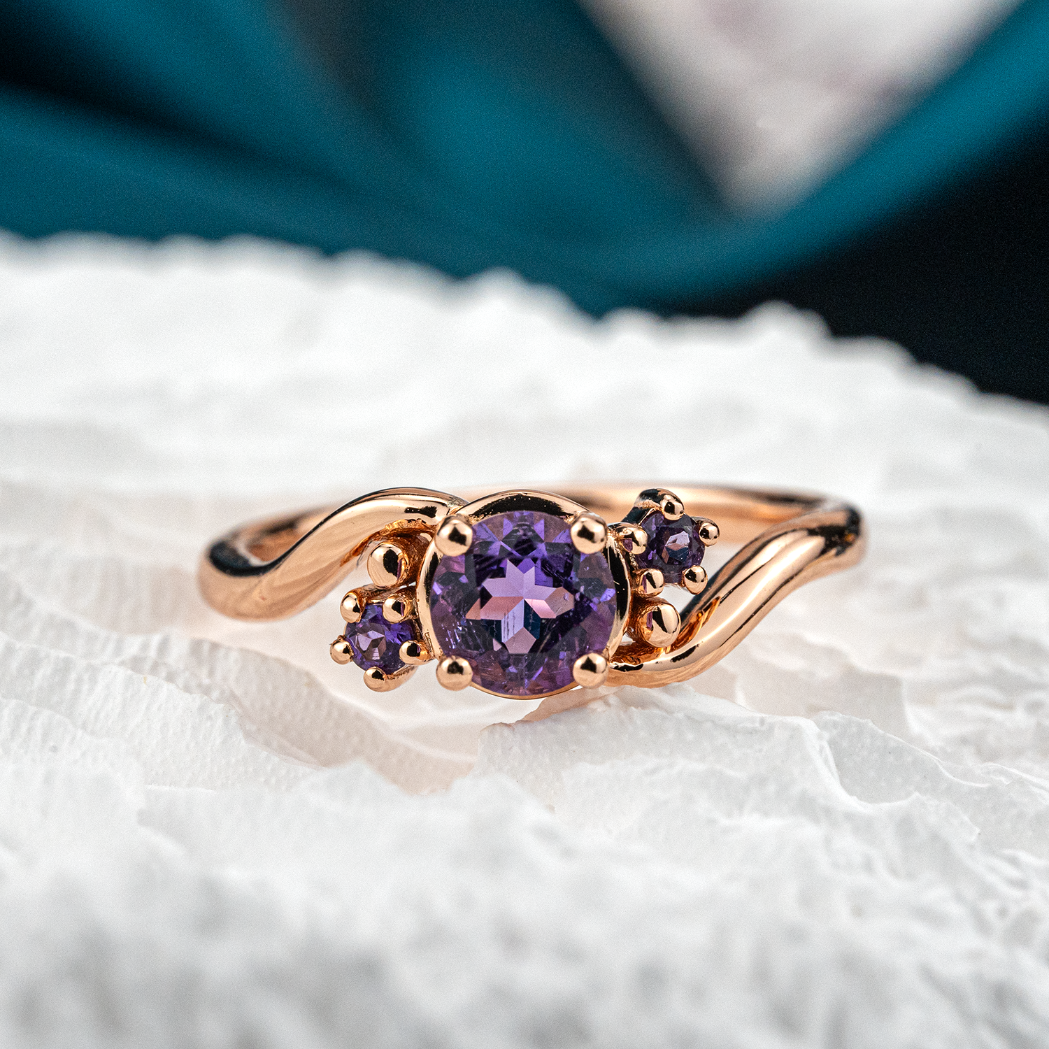 Round Amethyst Gold Ring.