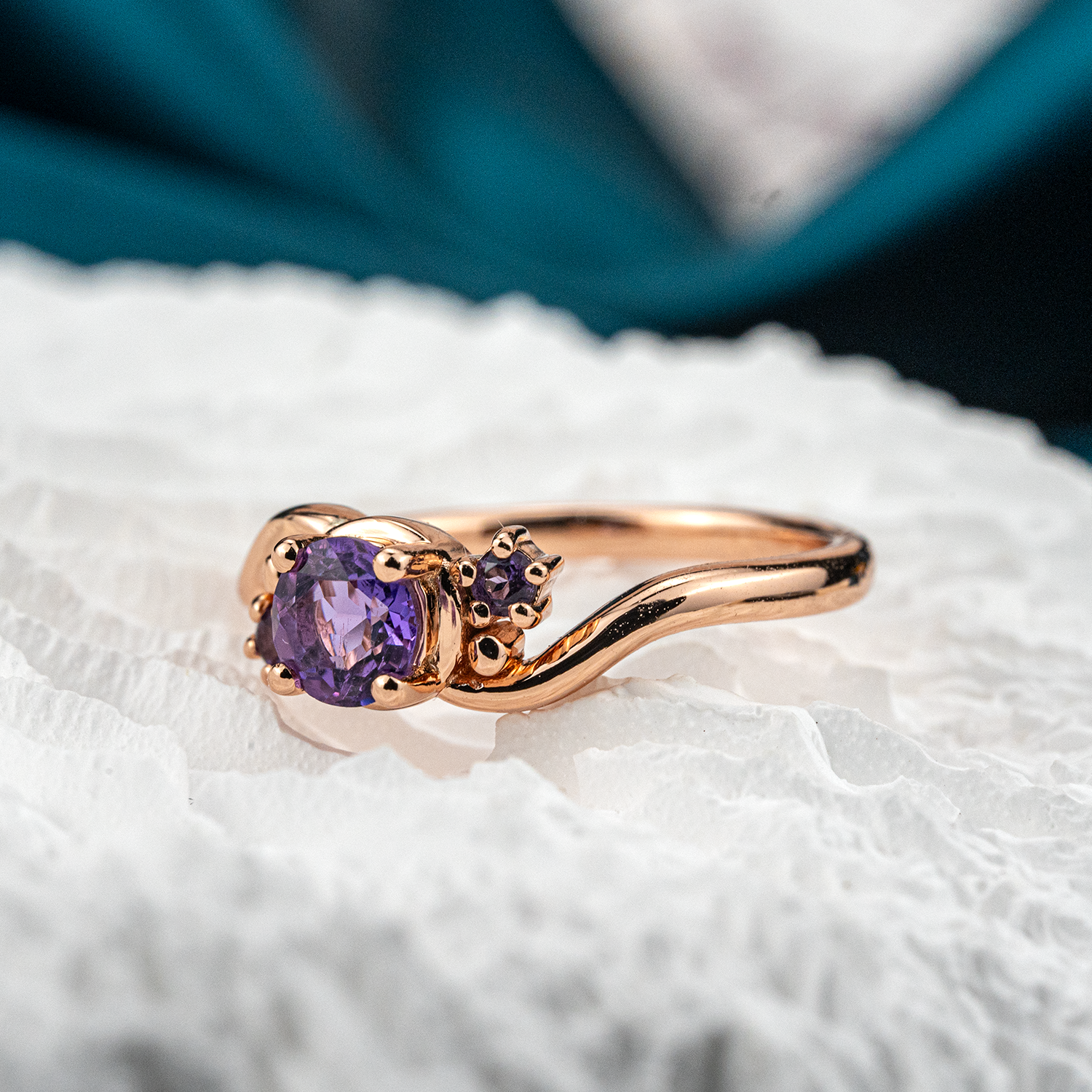 Round Amethyst Gold Ring.