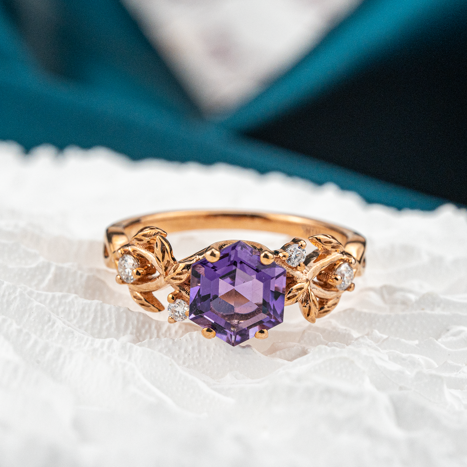 Engagement ring with exquisite leaf design, crafted to perfection for a touch of elegance and sophistication.