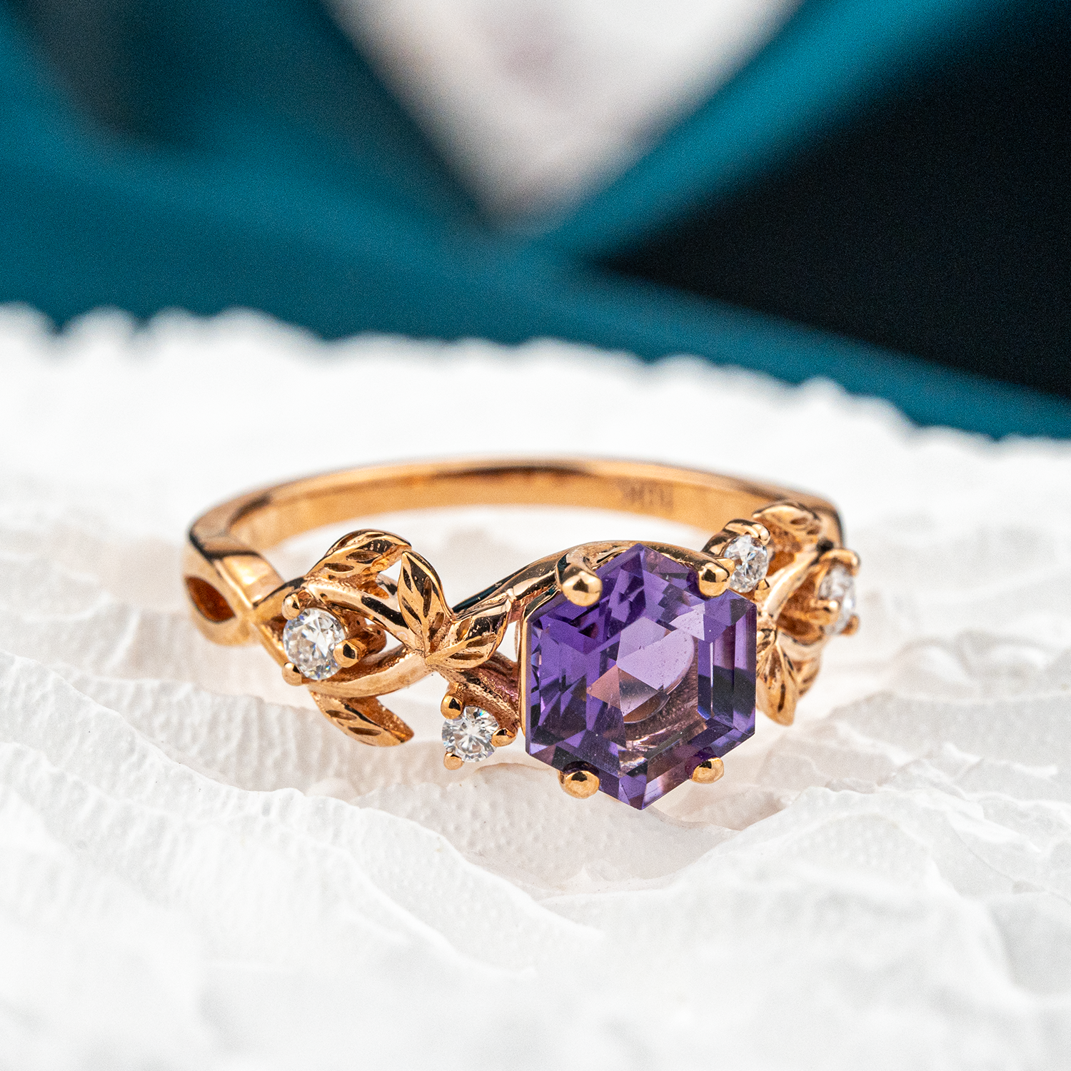 Engagement ring with exquisite leaf design, crafted to perfection for a touch of elegance and sophistication.