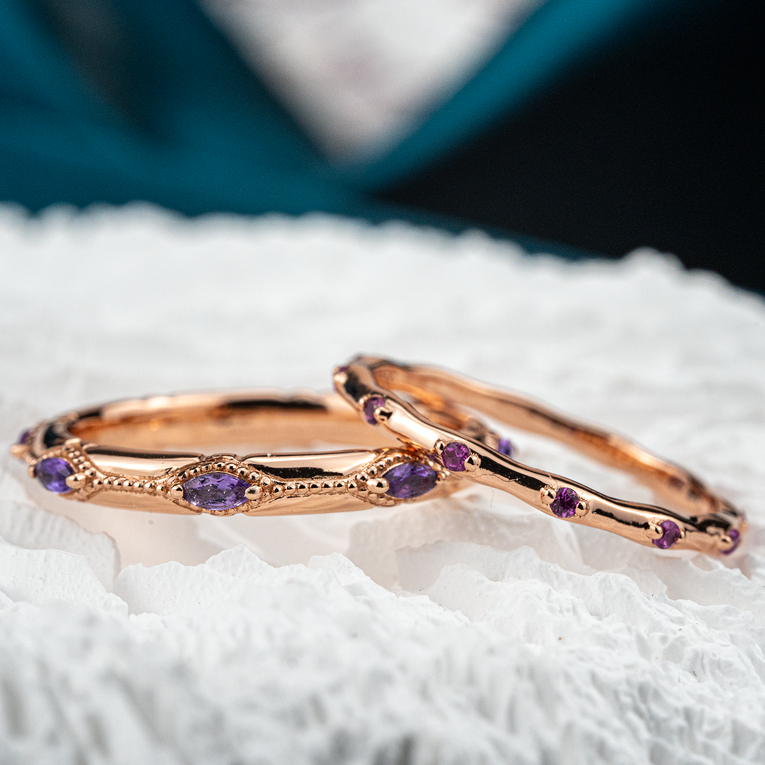 Luxurious couple ring with minimalist design and stunning amethyst gemstone