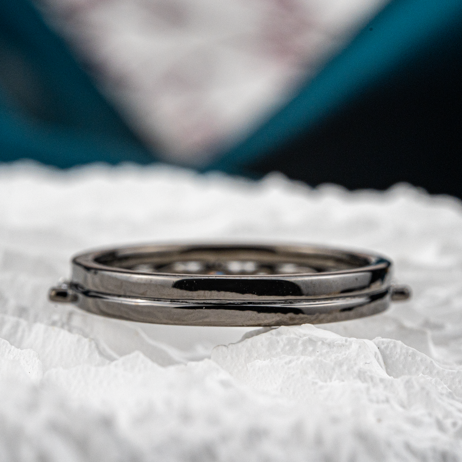 Moissanite black gold ring, perfect for unique style seekers, exquisite and timeless design