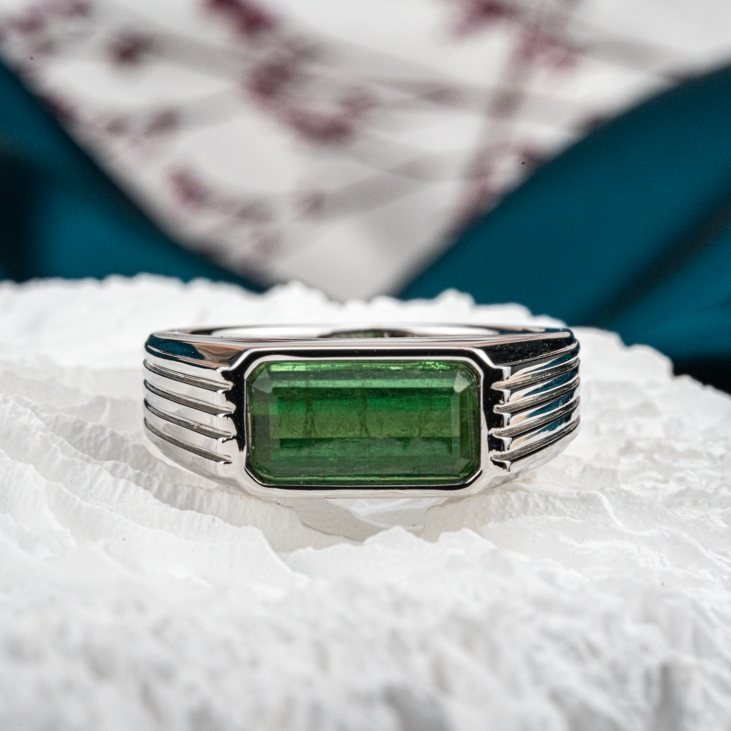 Elegant rectangular tourmaline ring - Luxury jewelry piece