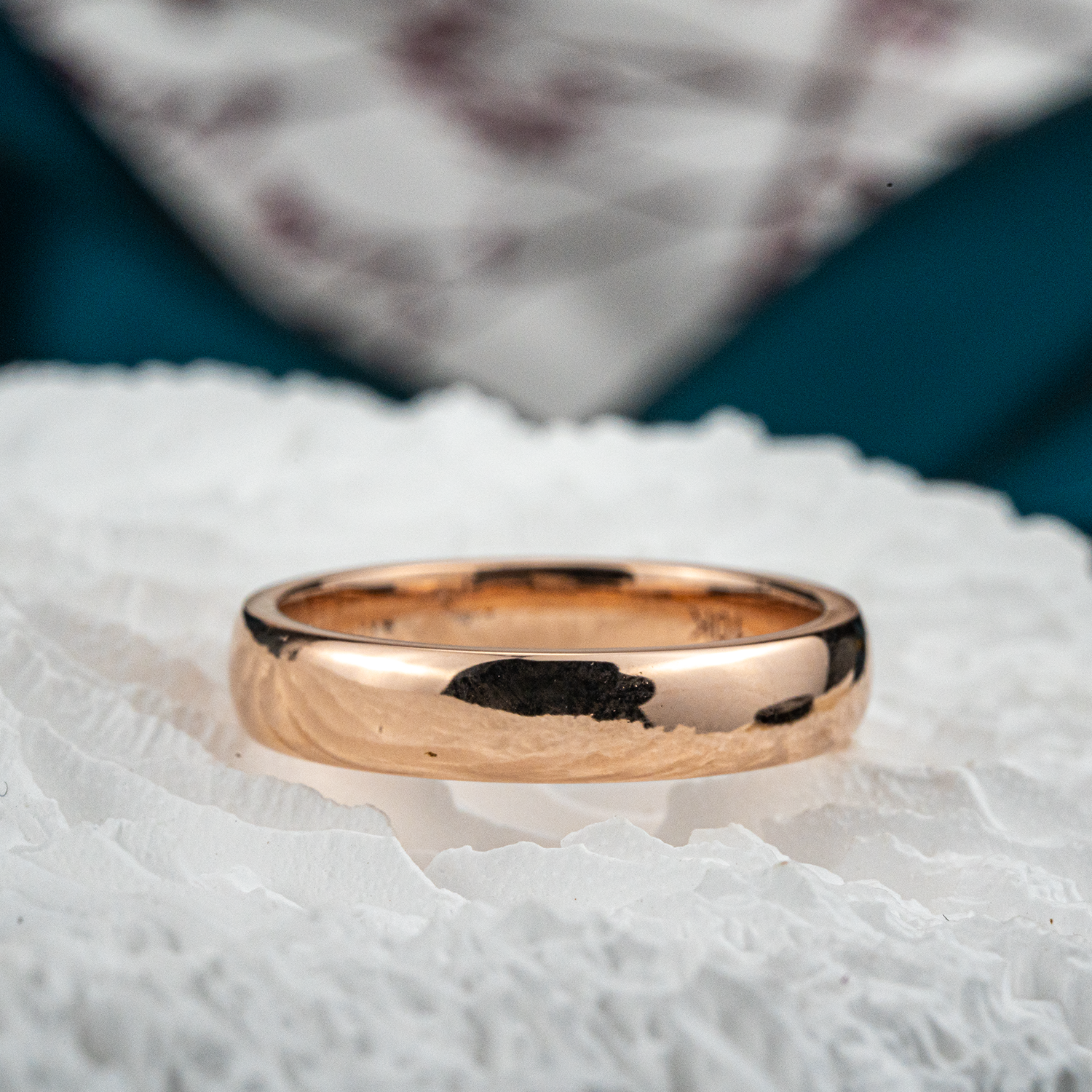 Beautiful Classic Ring Design - Precious Band for Women