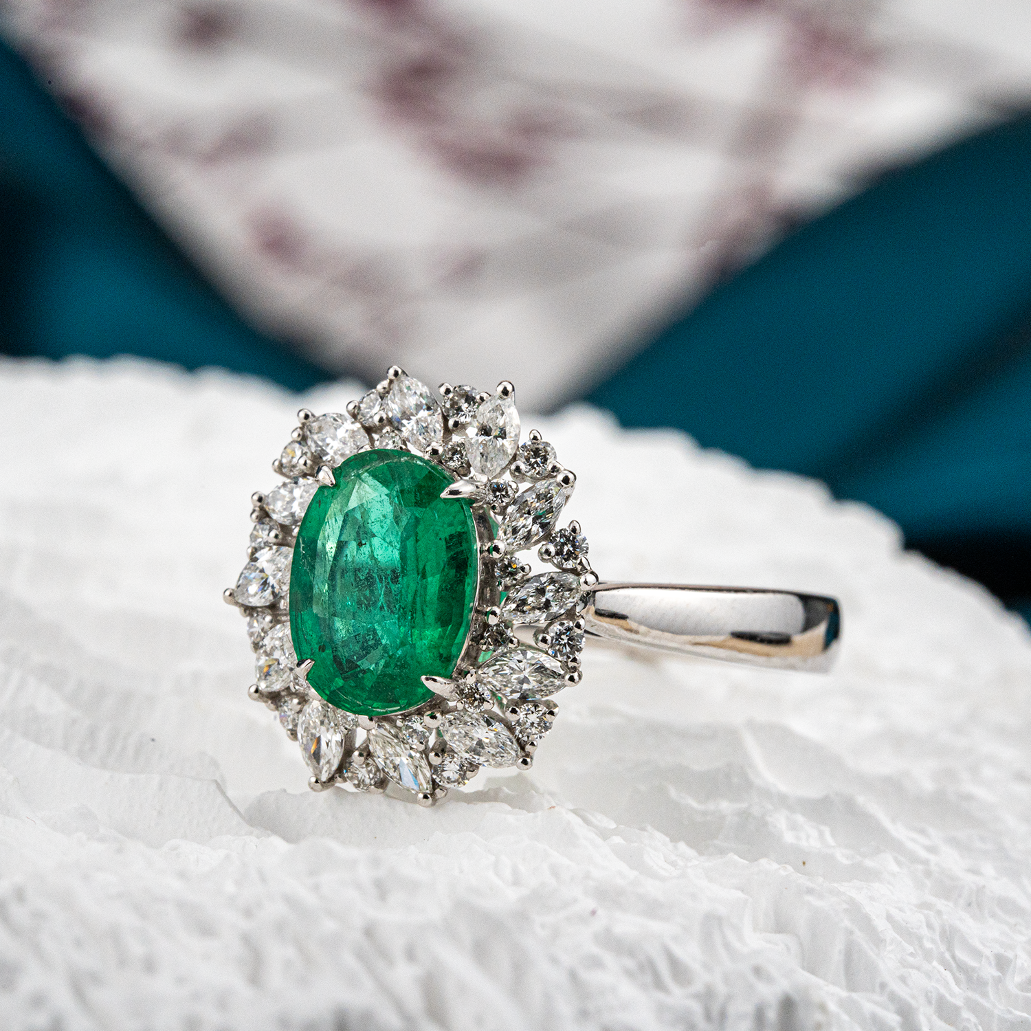 Exquisite Engagement Ring with a touch of Luxury and Elegance
