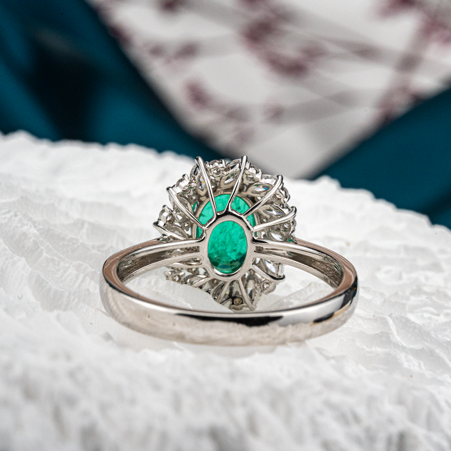 Exquisite Engagement Ring with a touch of Luxury and Elegance