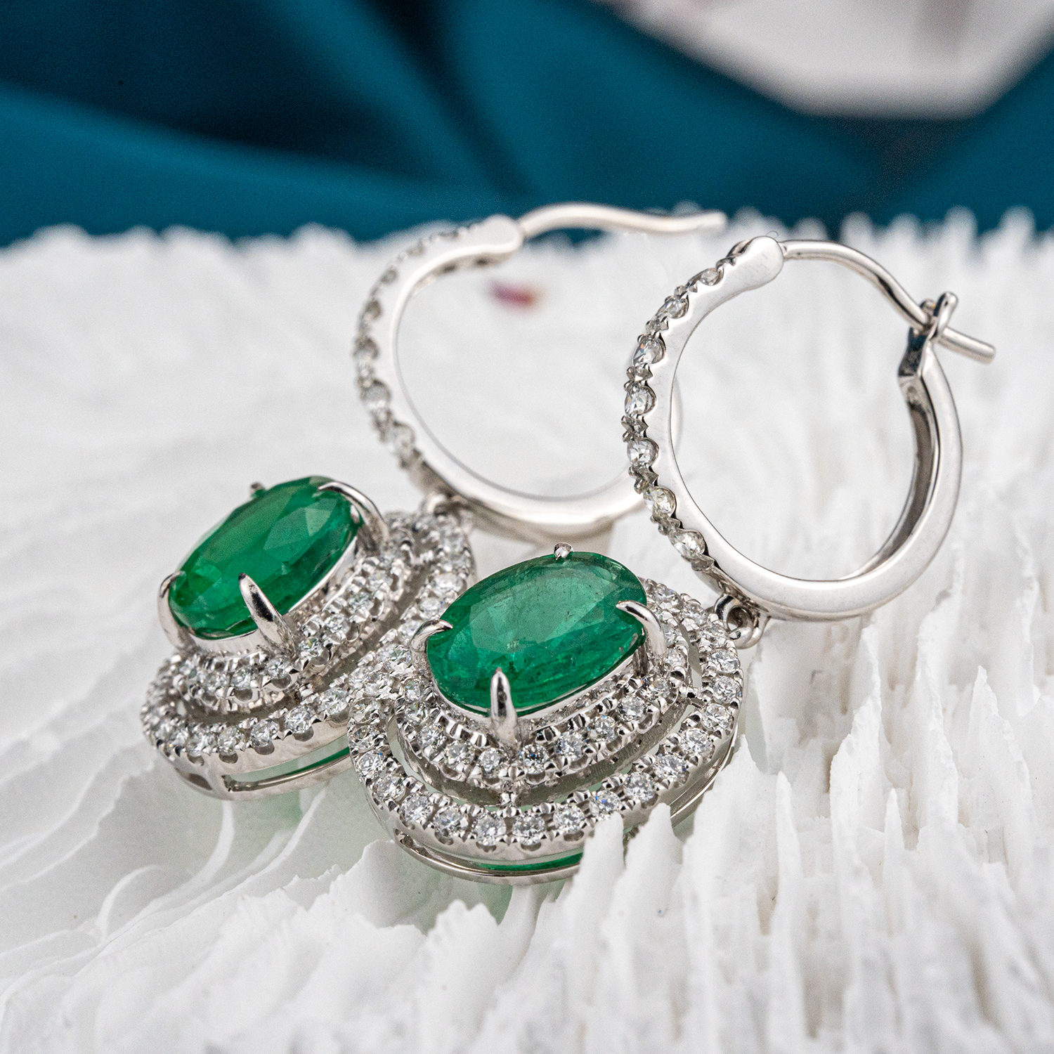 Exquisite emerald earrings, pendant and ring set for the ultimate luxury statement