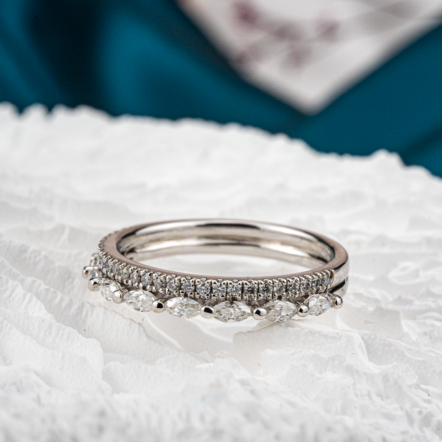 Minimalist Marquise Cut Moissanite White Gold Ring - Elegant Band Design for Engagement