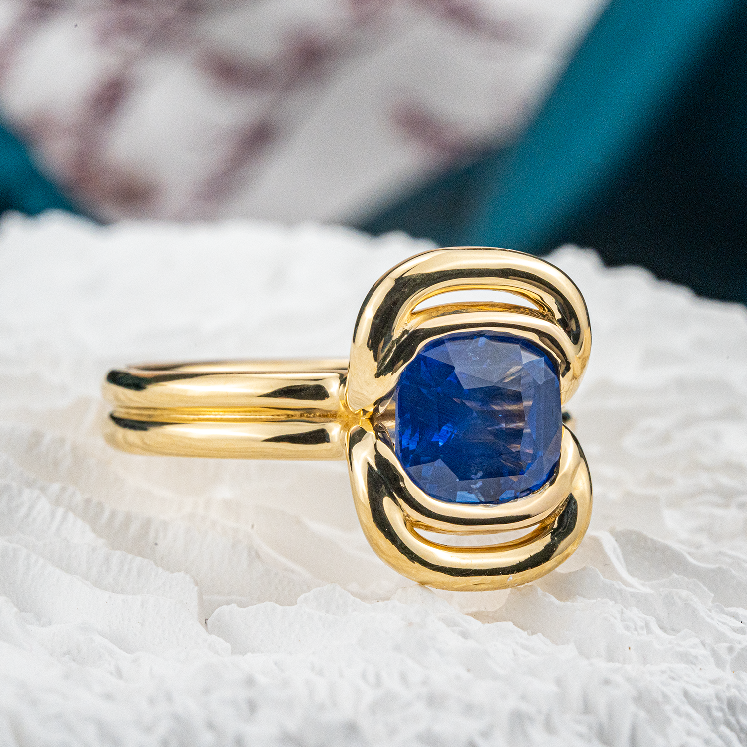 Exquisite sapphire gemstone in a unique design, perfect for an art deco ring