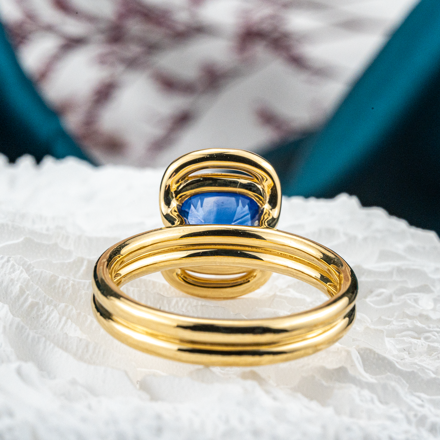 Exquisite sapphire gemstone in a unique design, perfect for an art deco ring