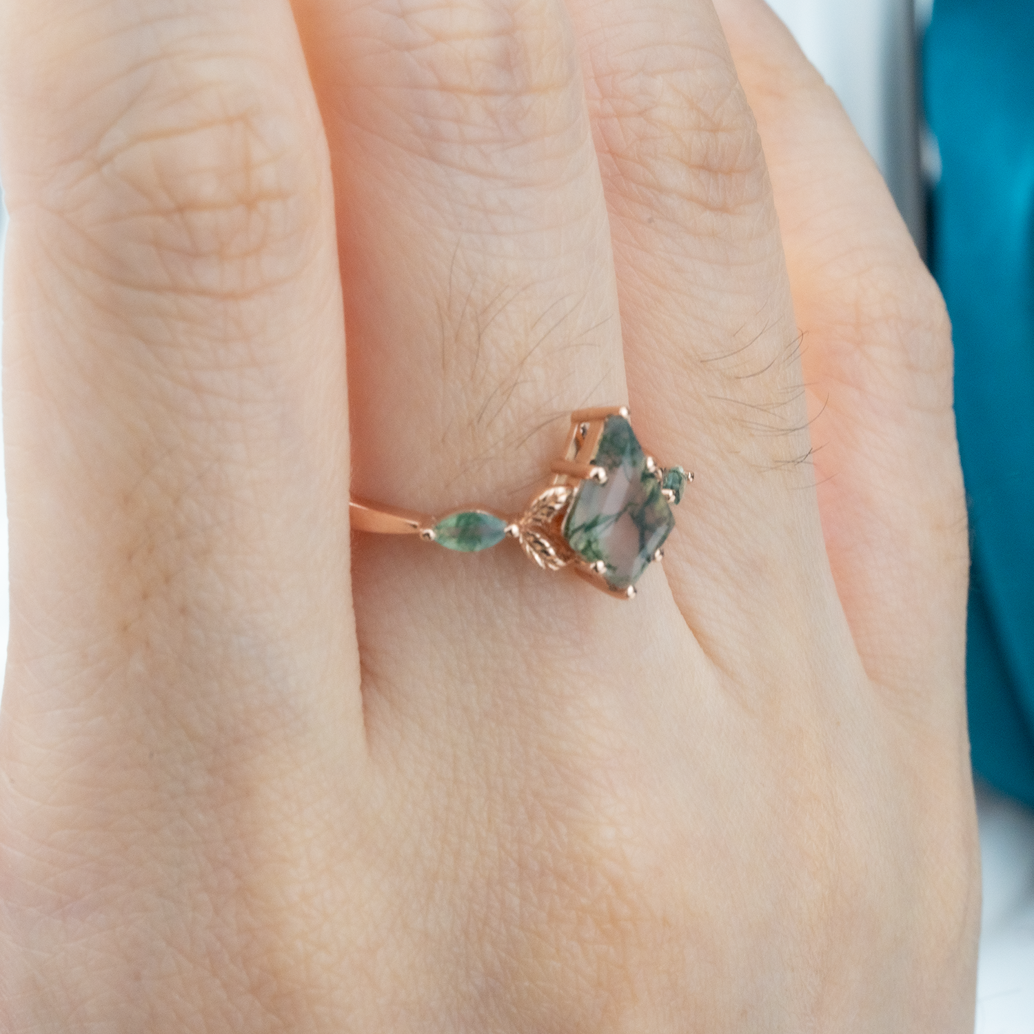 Kite Moss Agate Ring with Leaf Design for Nature Inspired Engagement