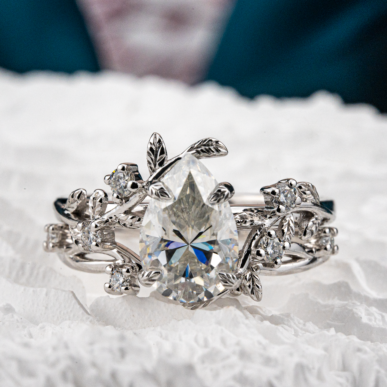 Elegant White Gold Leaf Ring with Nature Inspired Design, perfect for luxury outings.