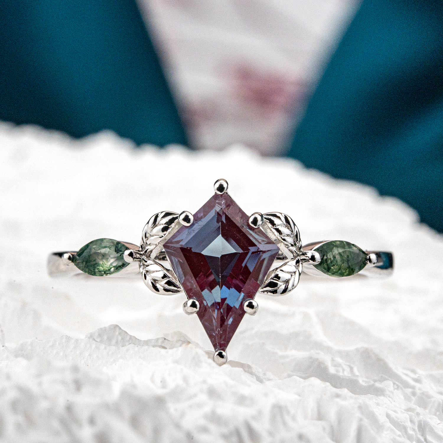 Kite Moss Agate Ring with Leaf Design for Nature Inspired Engagement