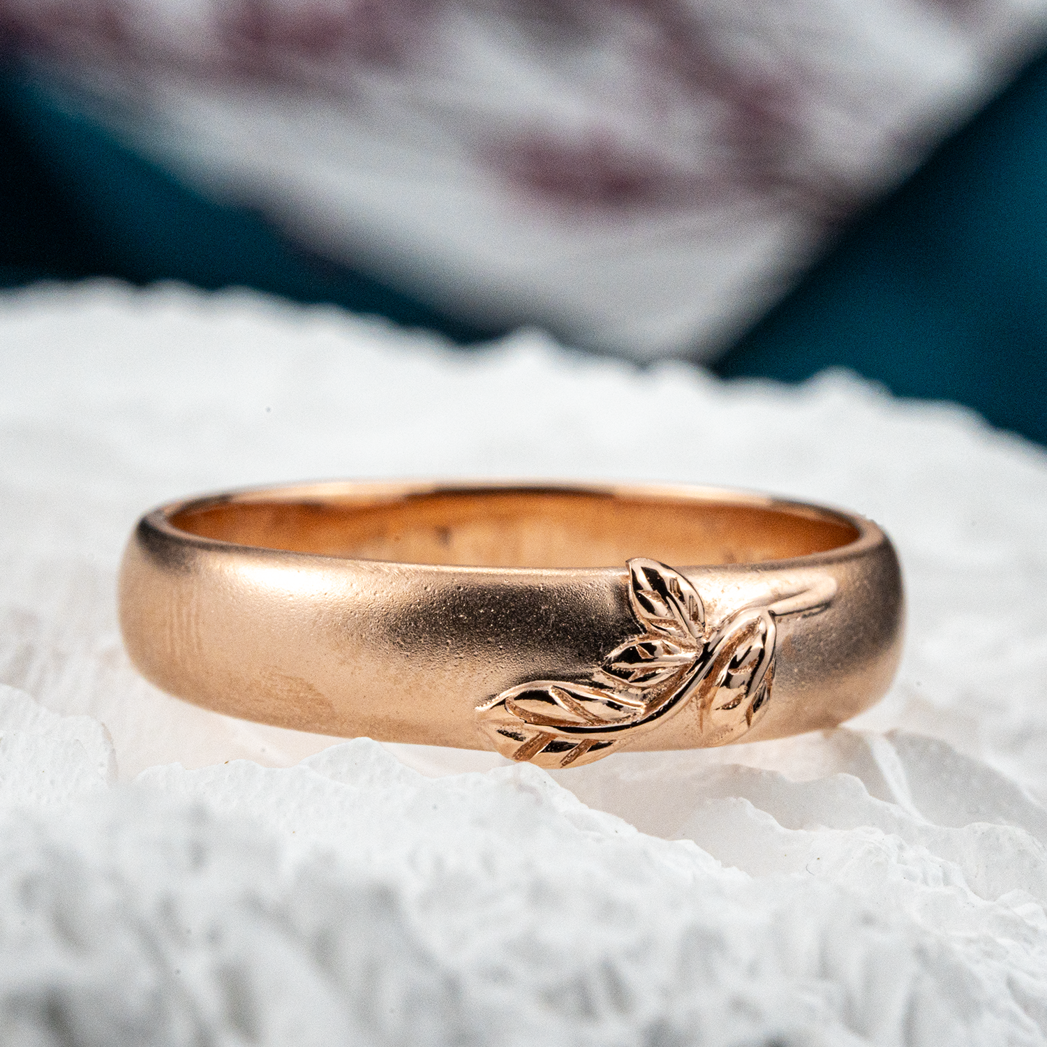 Chic Leaf Ring - Delicate Design, Minimalist Style, Engagement Band