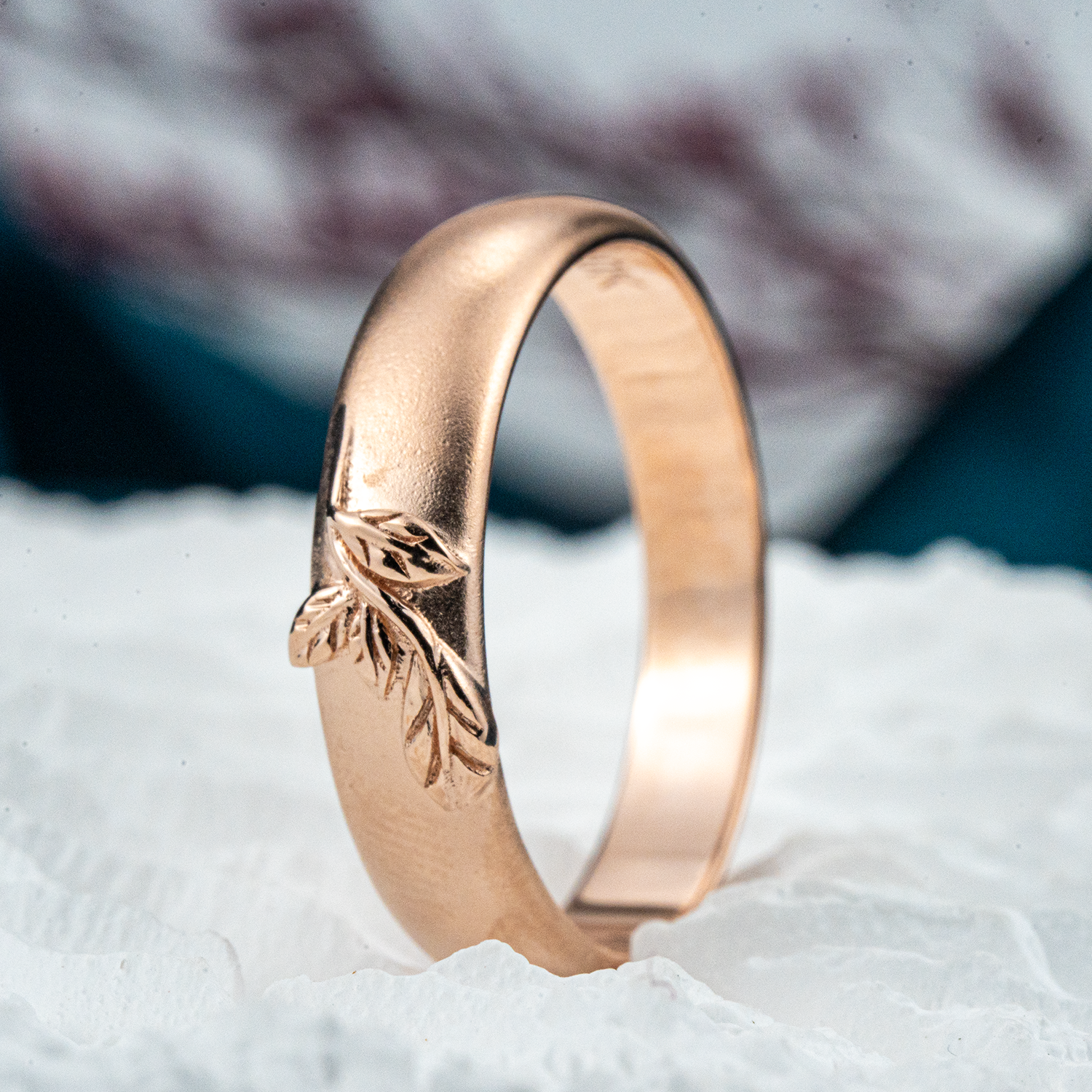 Chic Leaf Ring - Delicate Design, Minimalist Style, Engagement Band