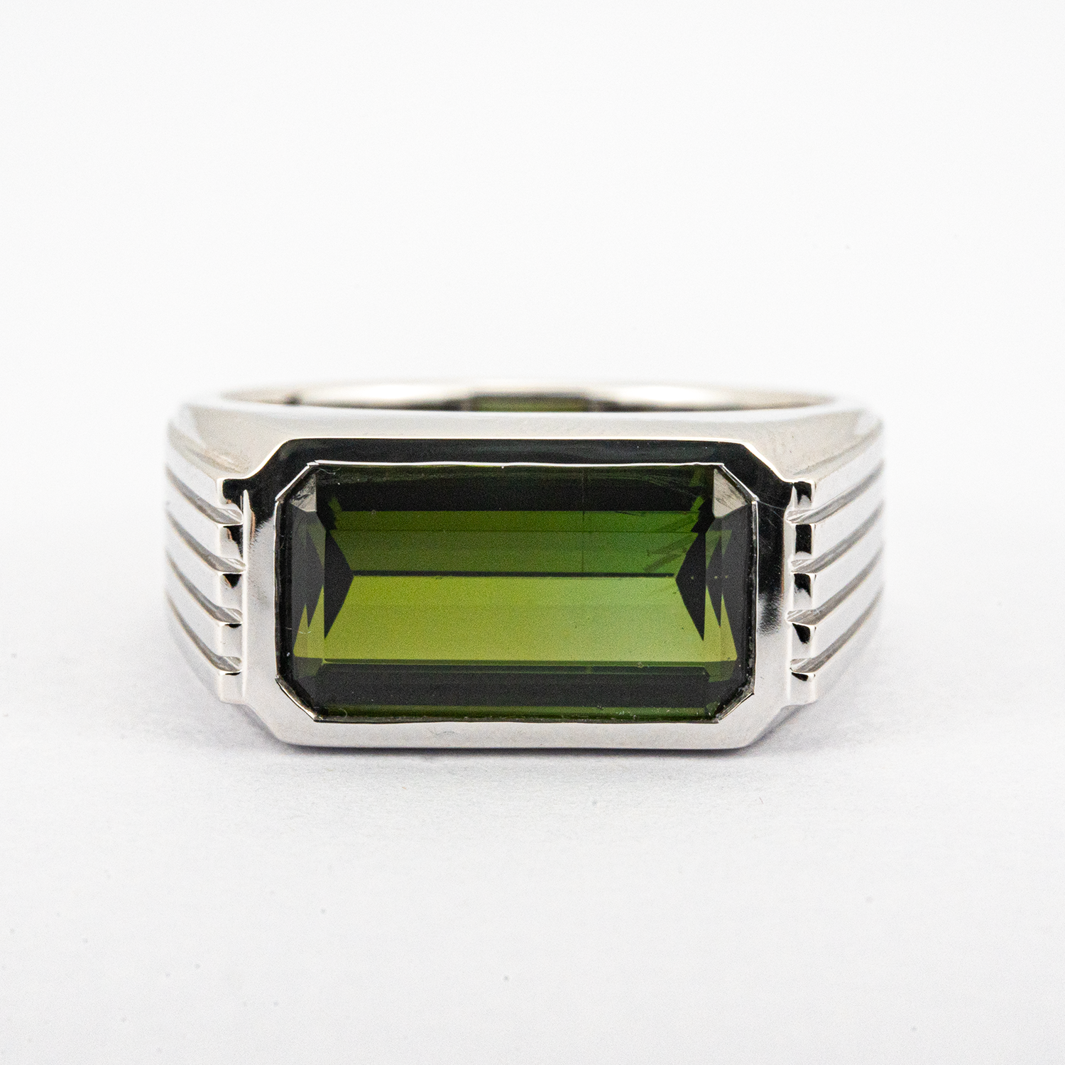 Elegant rectangular tourmaline ring - Luxury jewelry piece