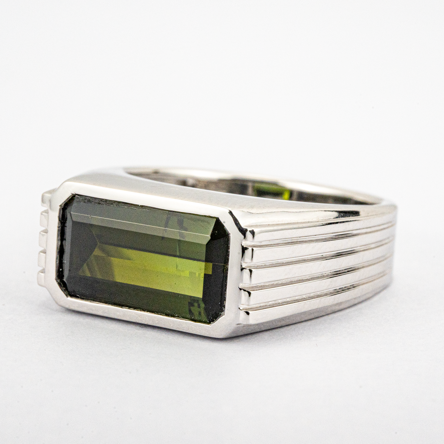 Elegant rectangular tourmaline ring - Luxury jewelry piece