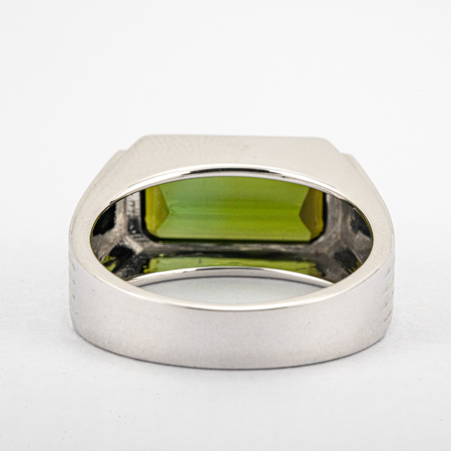 Elegant rectangular tourmaline ring - Luxury jewelry piece