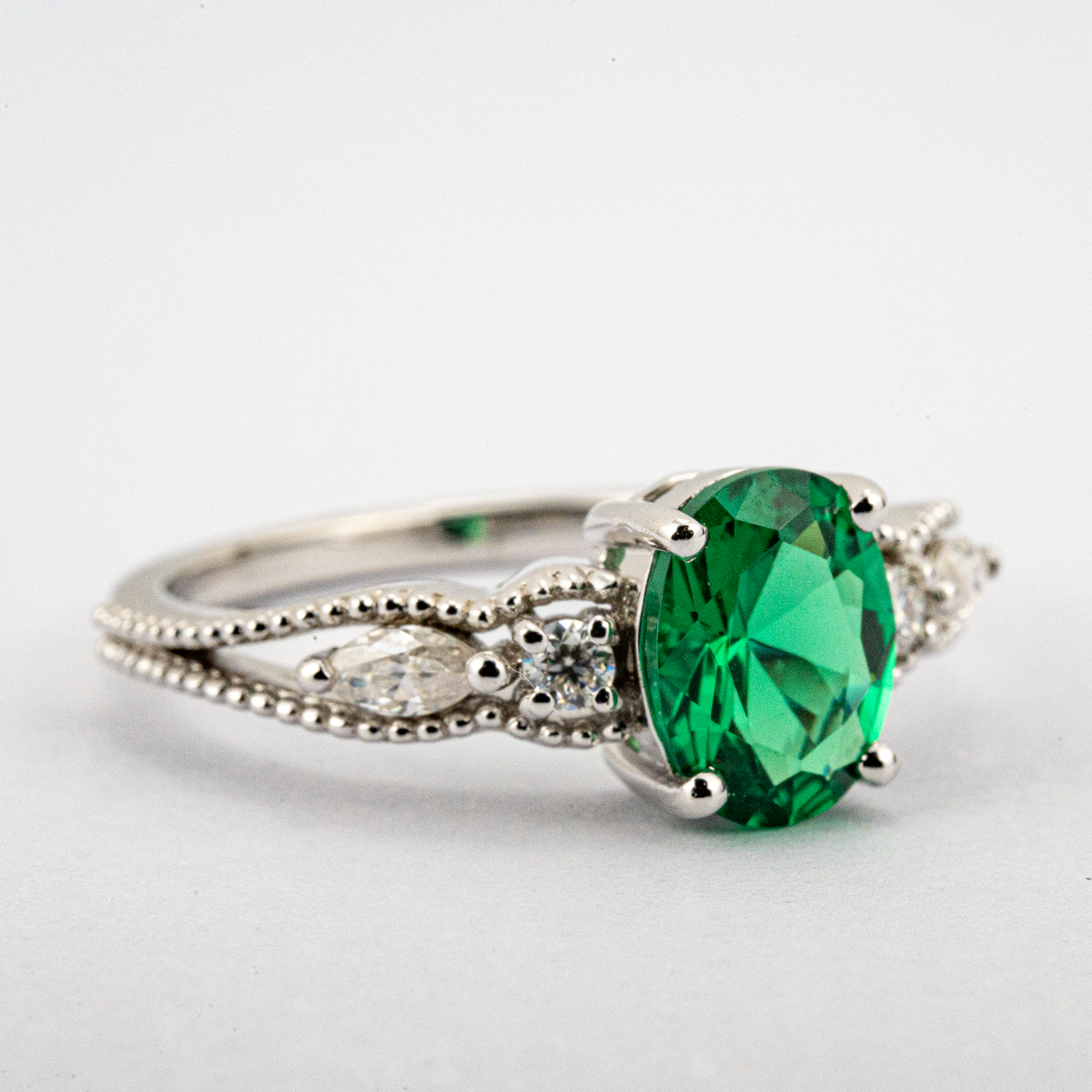 Shimmering Oval Emerald Ring in White Gold - Luxury Jewelry