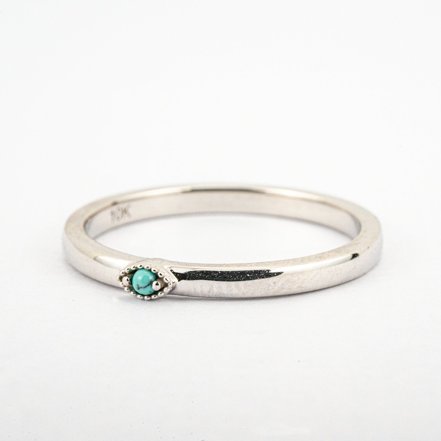 Minimalist Turquoise Ring in White Gold - Elegant and Unique Jewelry