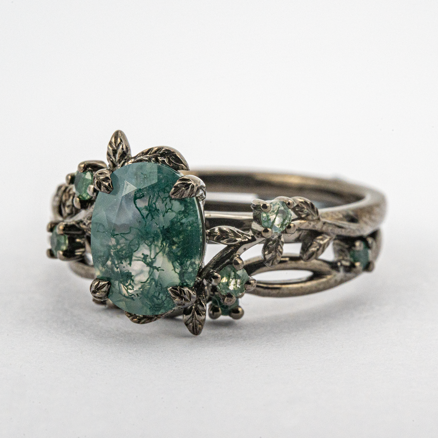 Oval Moss Agate Leaf Ring - Unique Nature Inspired Black Gold Ring Set