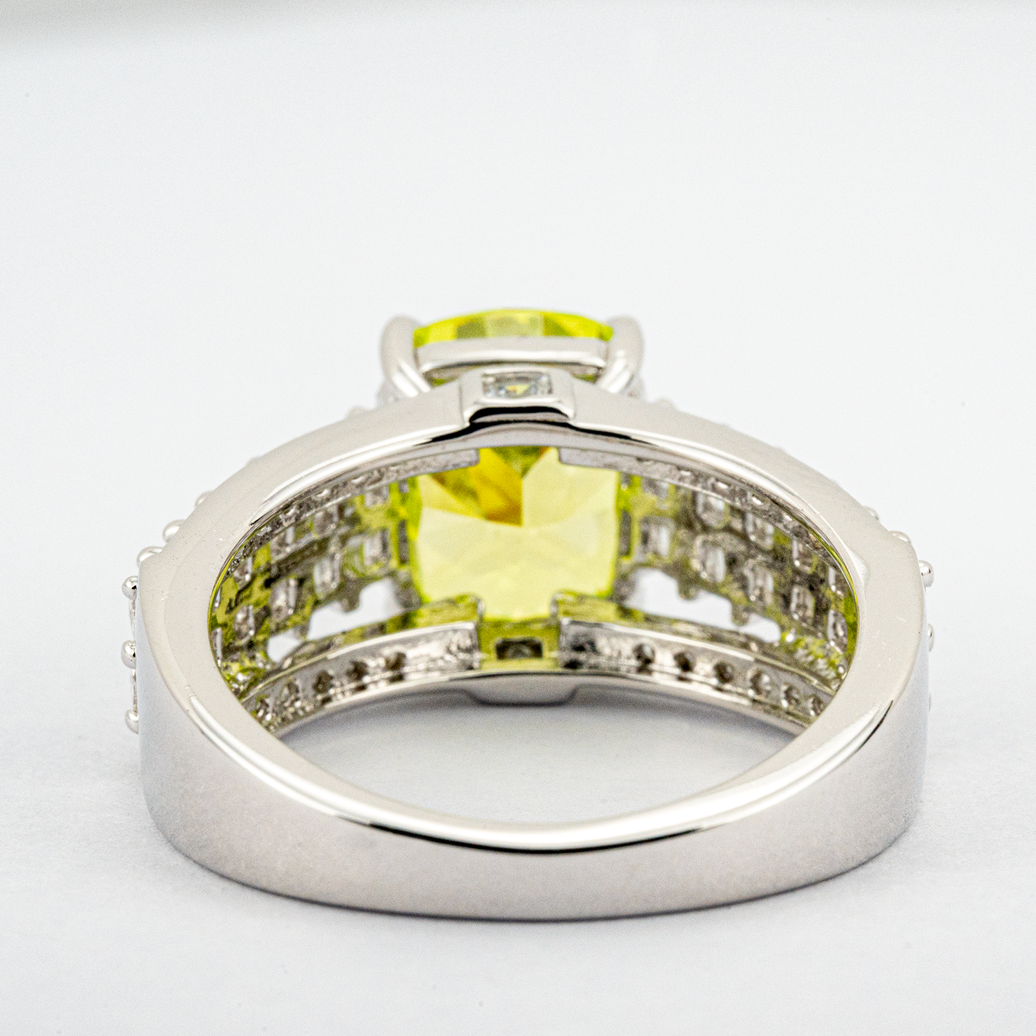 Exquisite Green Zircon Luxury Ring for Engagement