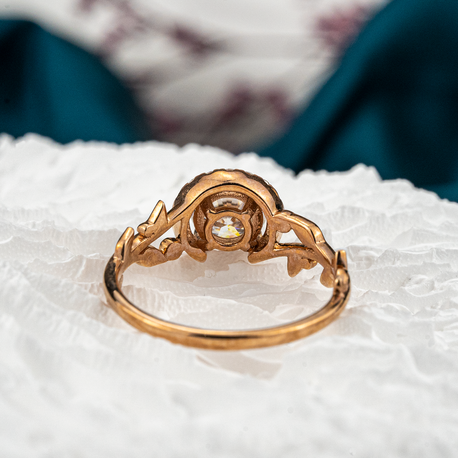 Elegant Rose Gold Leaf Ring featuring Round Moissanite Gemstone - Perfect for adding a touch of sophistication