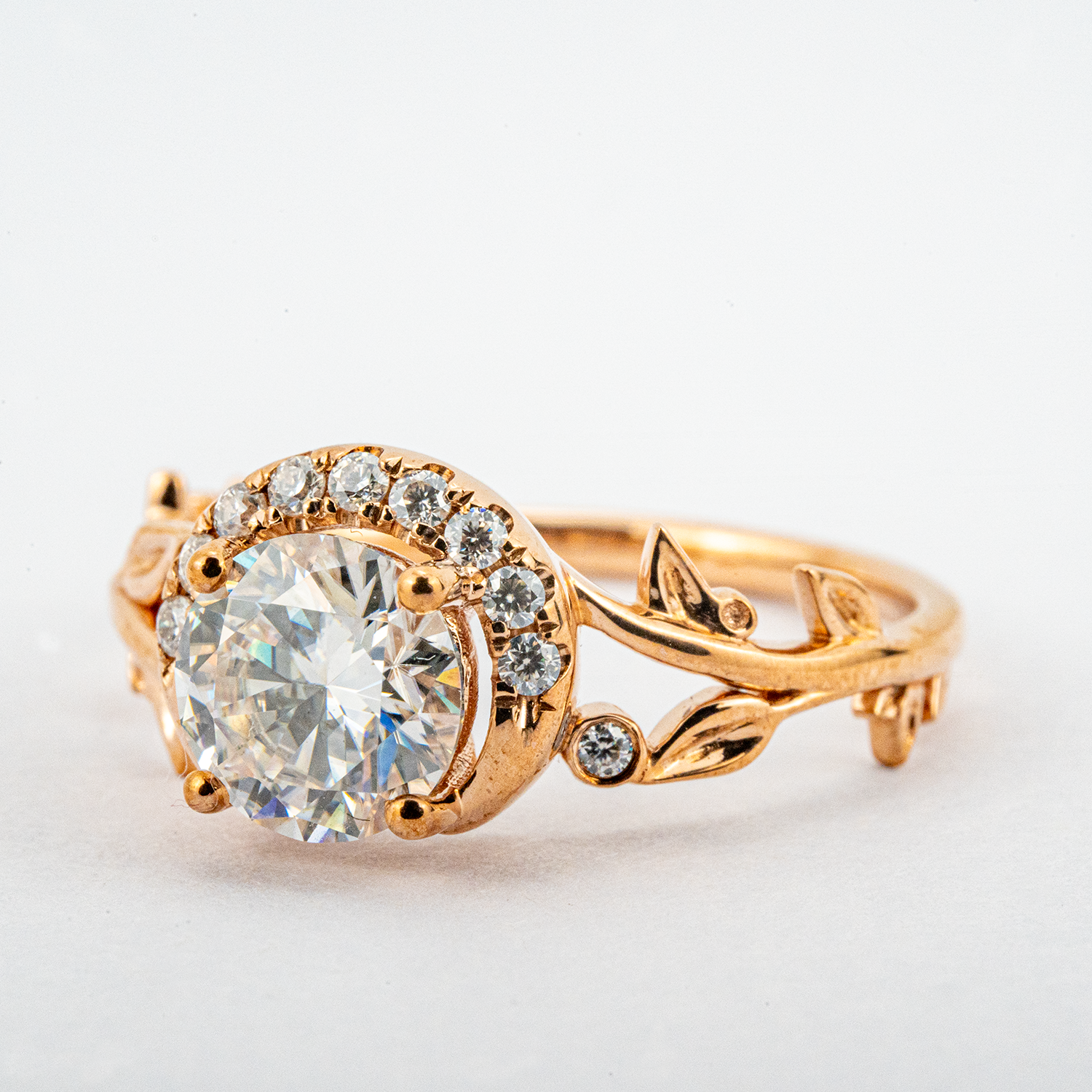 Elegant Rose Gold Leaf Ring featuring Round Moissanite Gemstone - Perfect for adding a touch of sophistication