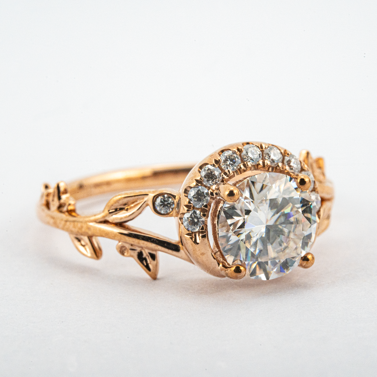 Elegant Rose Gold Leaf Ring featuring Round Moissanite Gemstone - Perfect for adding a touch of sophistication