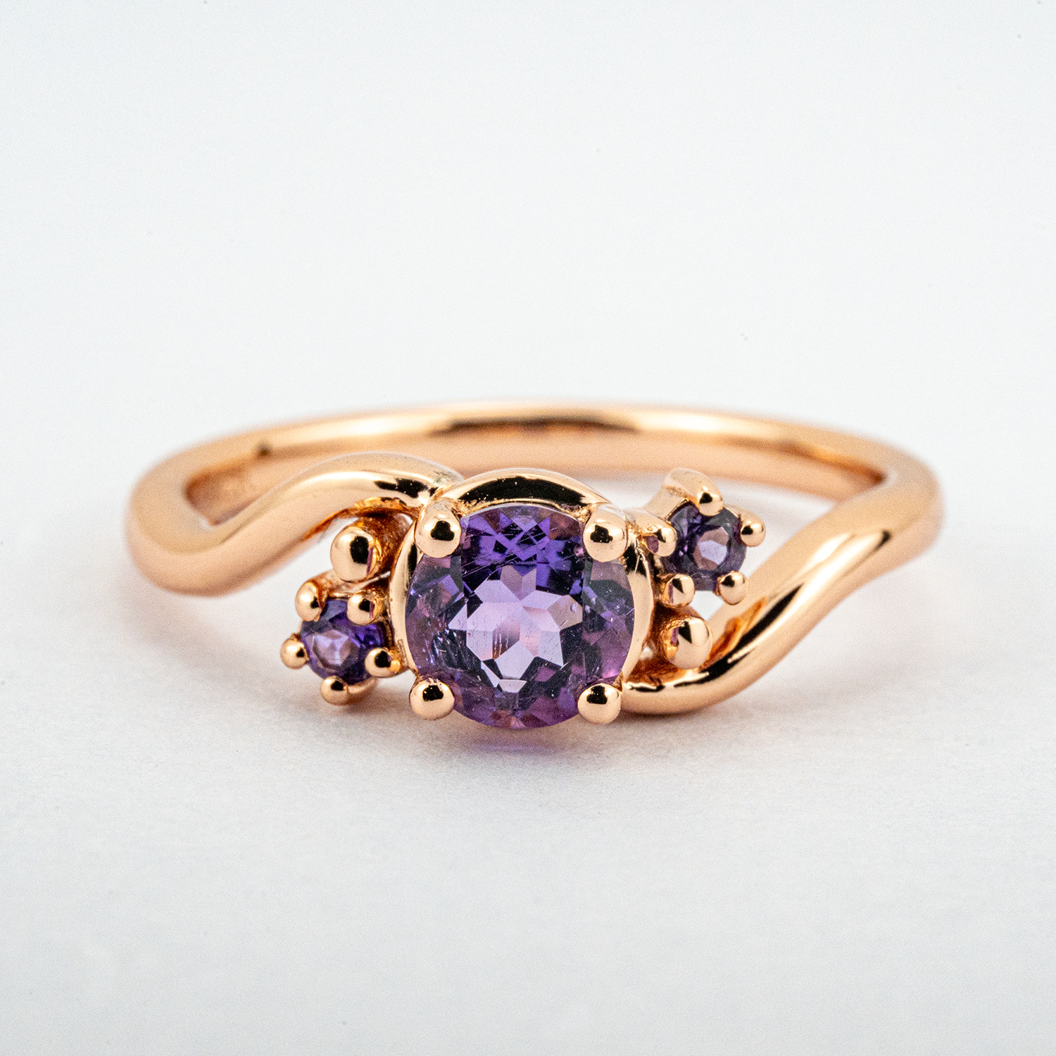 Round Amethyst Gold Ring.