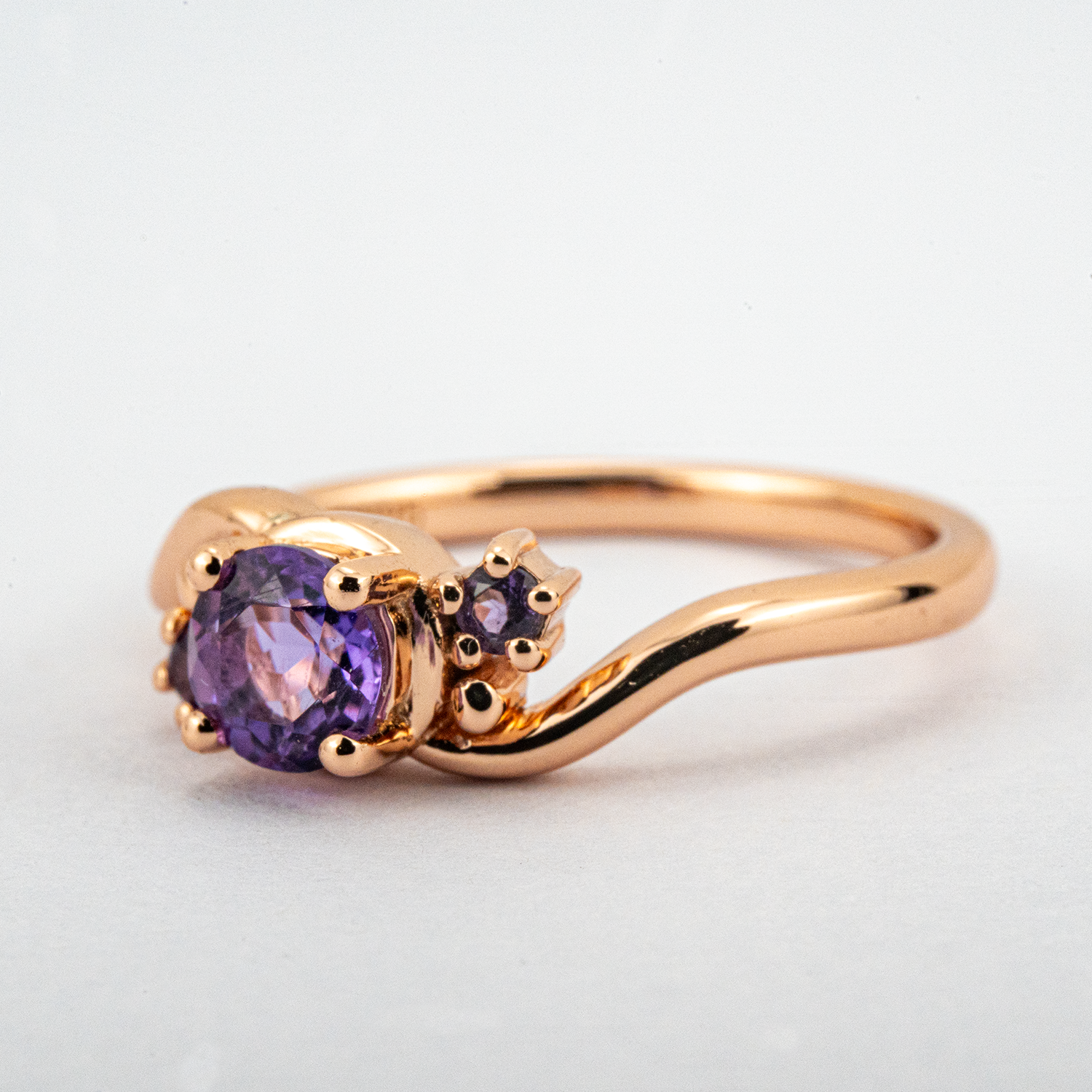 Round Amethyst Gold Ring.