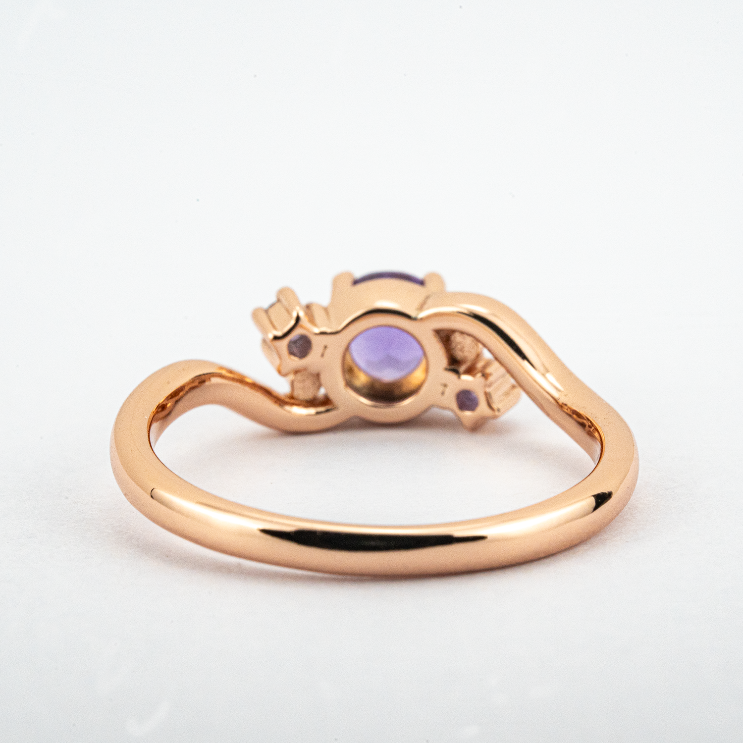 Round Amethyst Gold Ring.