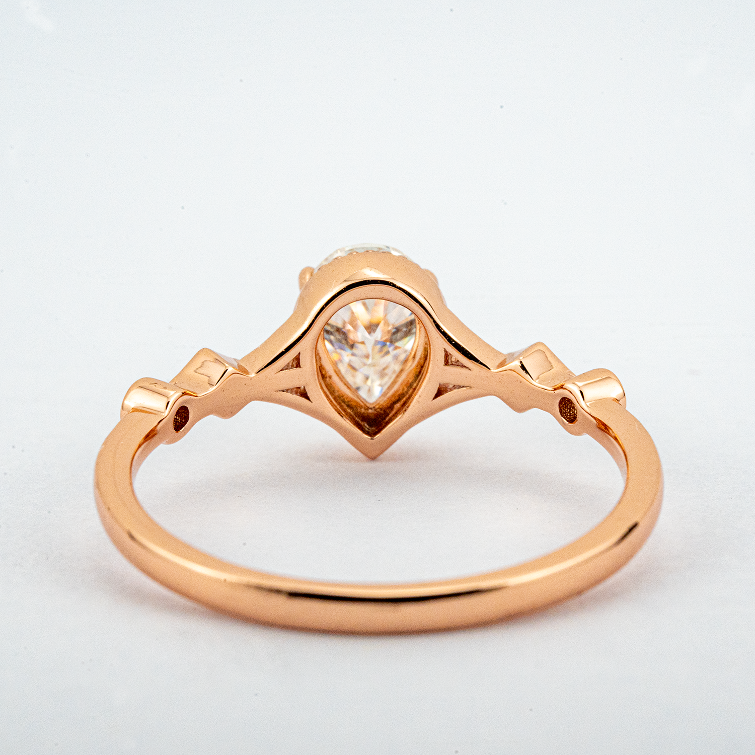 Classic Simple Style Moissanite Engagement Ring - Sophisticated Elegance