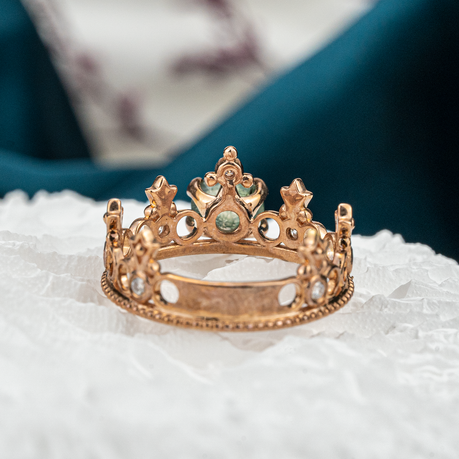Crown ring featuring stunning round moss agate gemstone in a timeless vintage design.