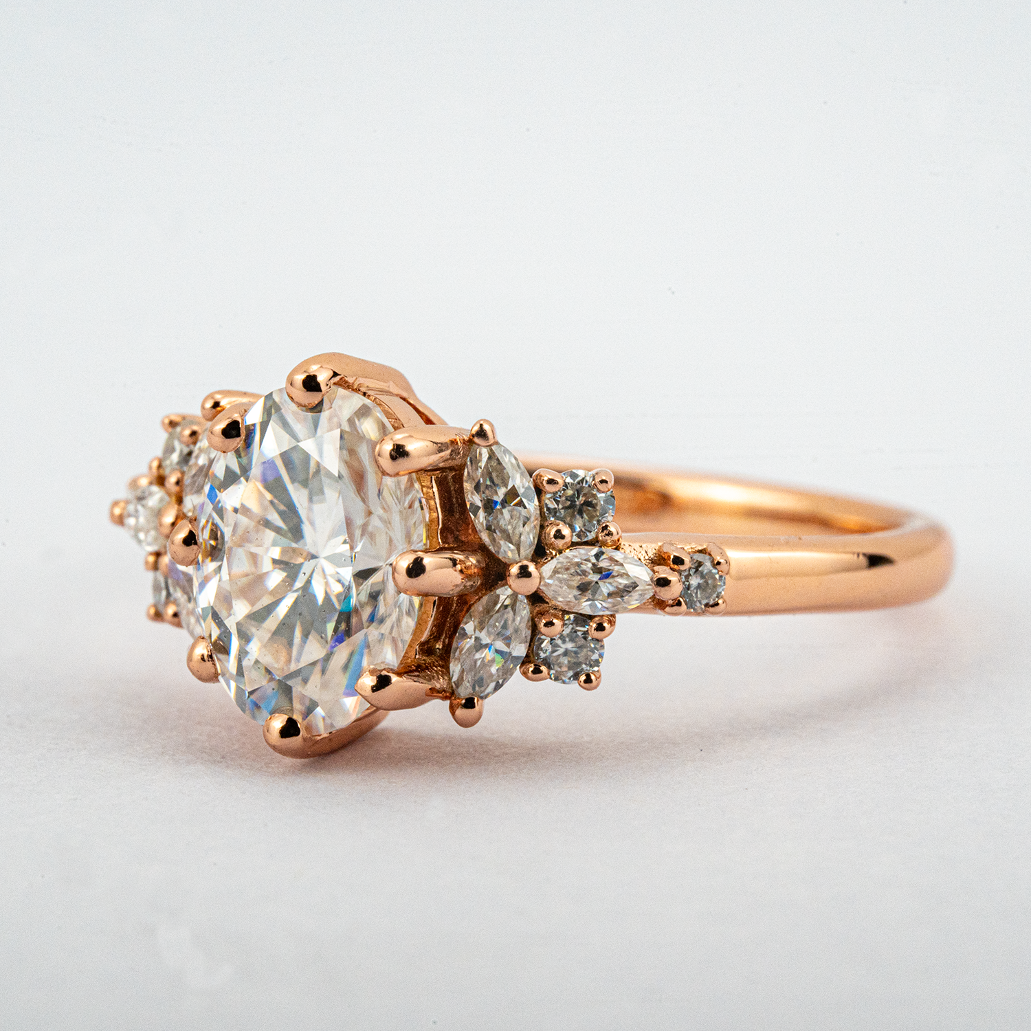A dazzling oval moissanite ring - perfect for your engagement! 💍 Shine bright with this stunning 18k gold beauty!