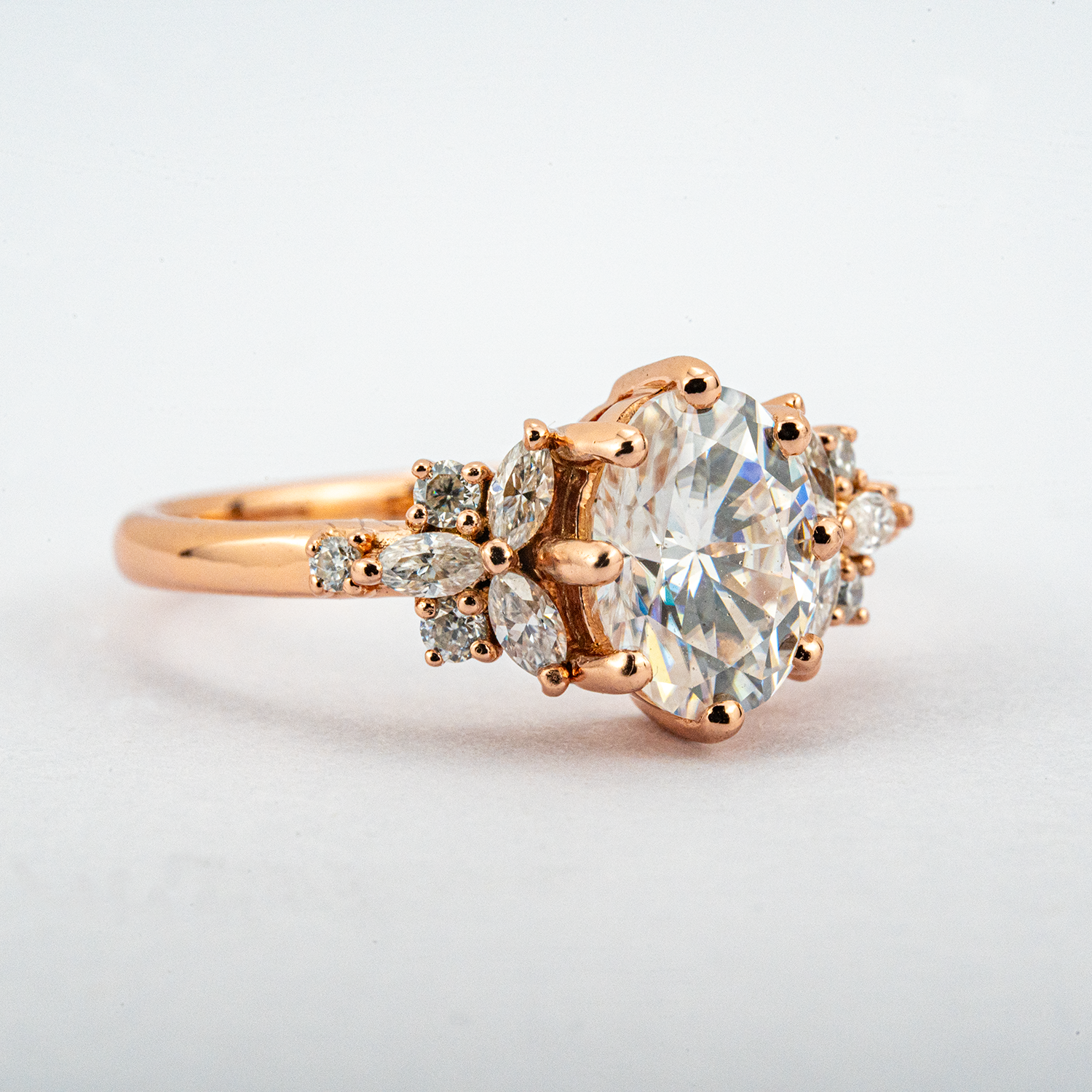 A dazzling oval moissanite ring - perfect for your engagement! 💍 Shine bright with this stunning 18k gold beauty!