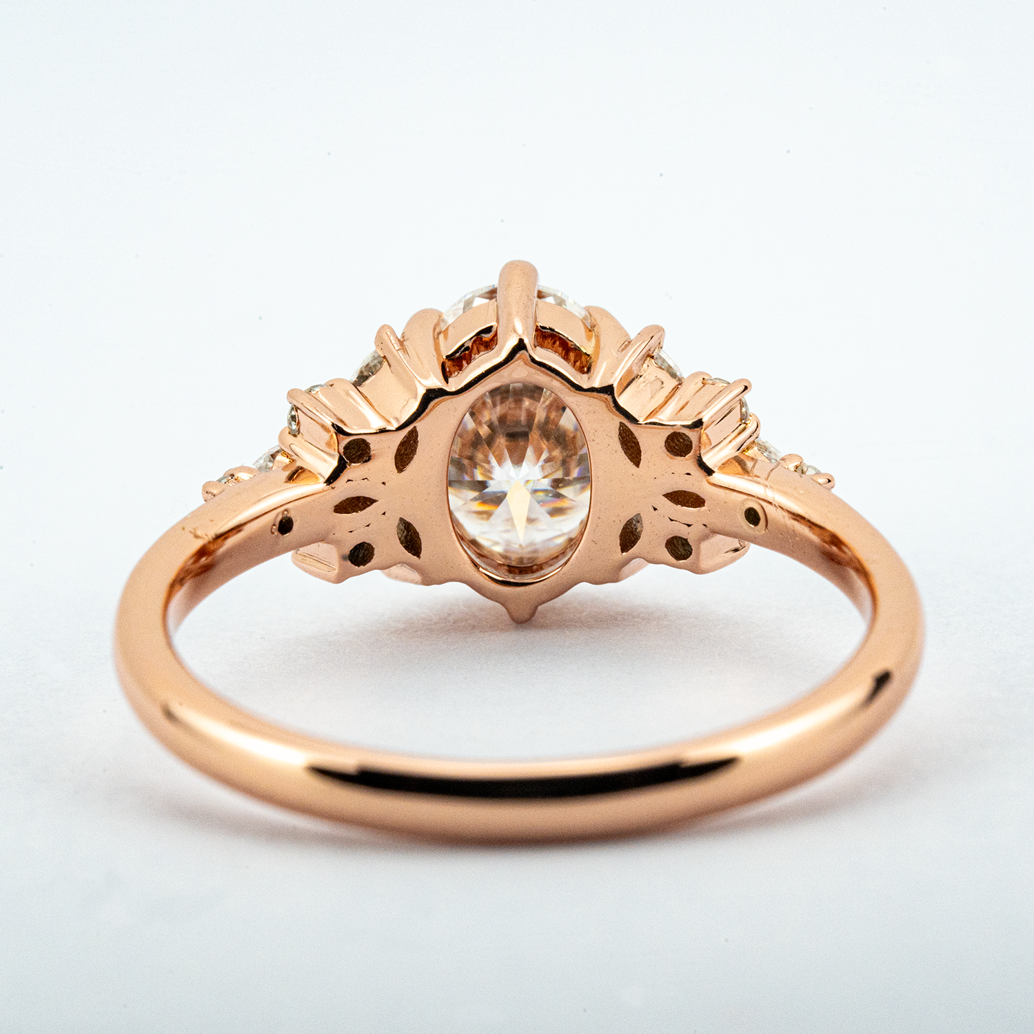 A dazzling oval moissanite ring - perfect for your engagement! 💍 Shine bright with this stunning 18k gold beauty!