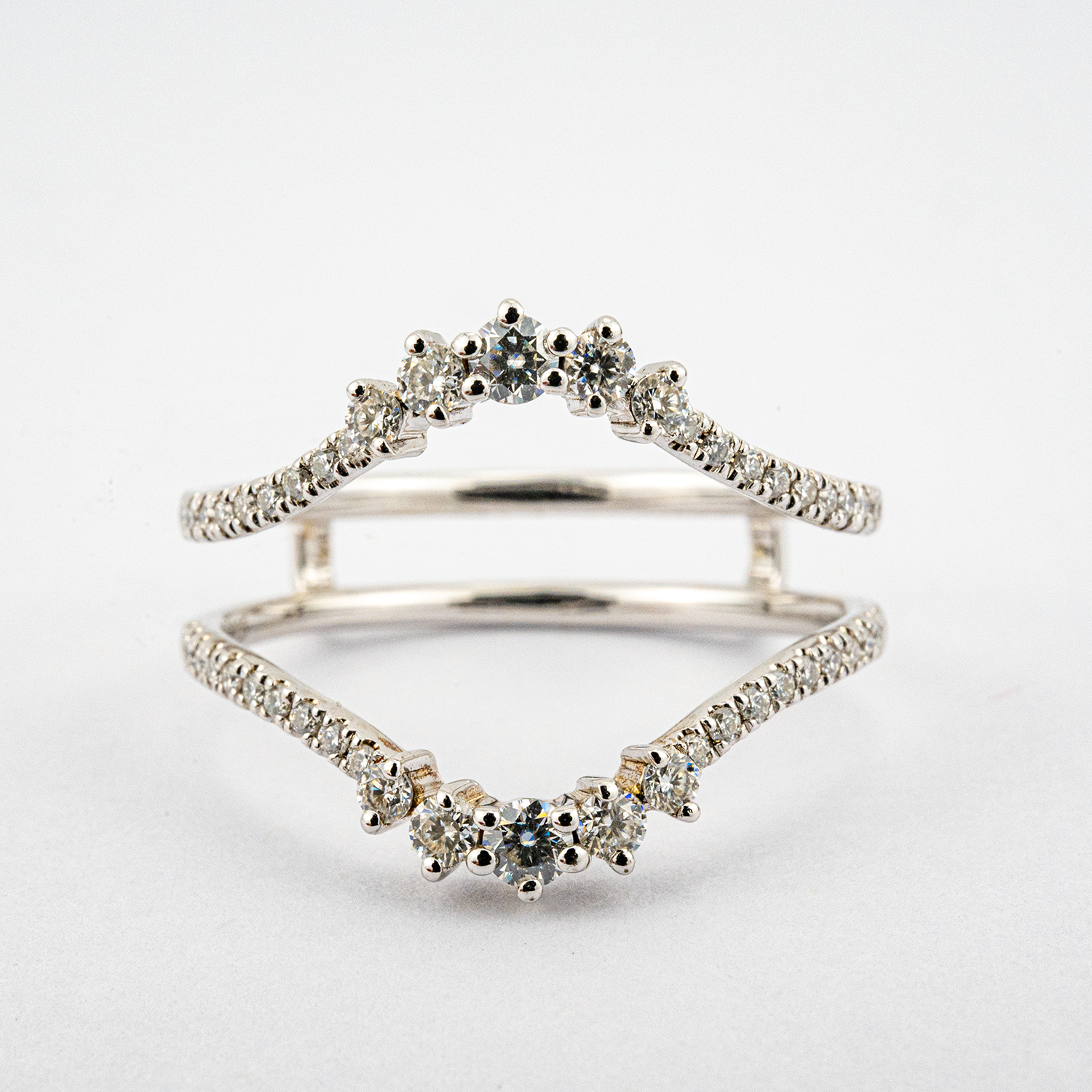 Luxurious Set of Rings for the Elite - Stand Out with Unique Style