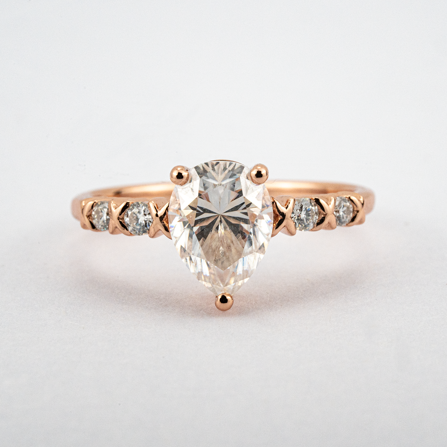 Exquisite Tear-Shaped Moissanite Ring for Luxurious Engagement