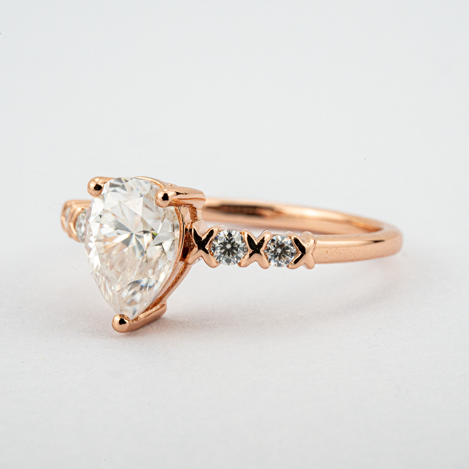Exquisite Tear-Shaped Moissanite Ring for Luxurious Engagement