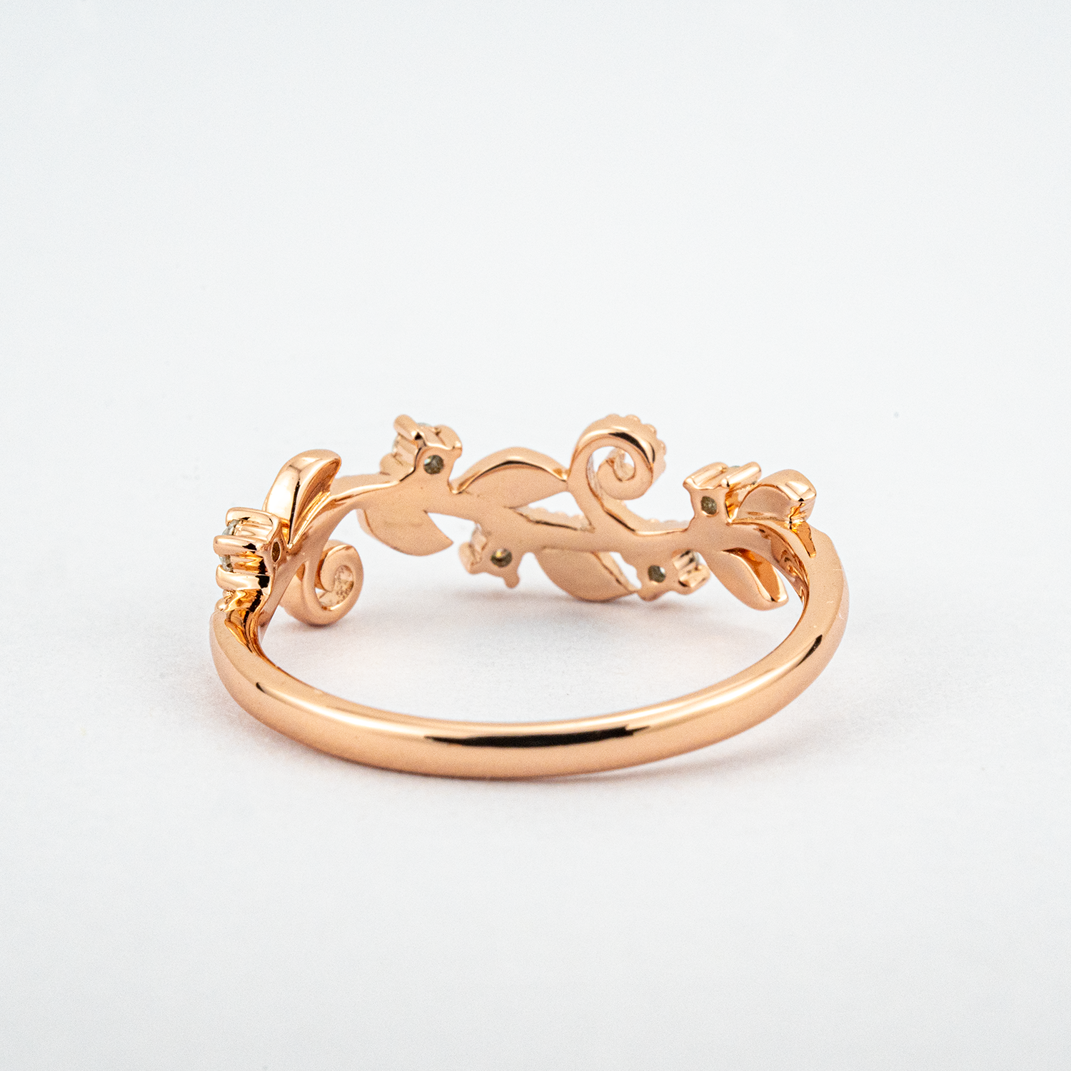 Elegant rose gold Art Deco ring, handcrafted with intricate details and a touch of luxury