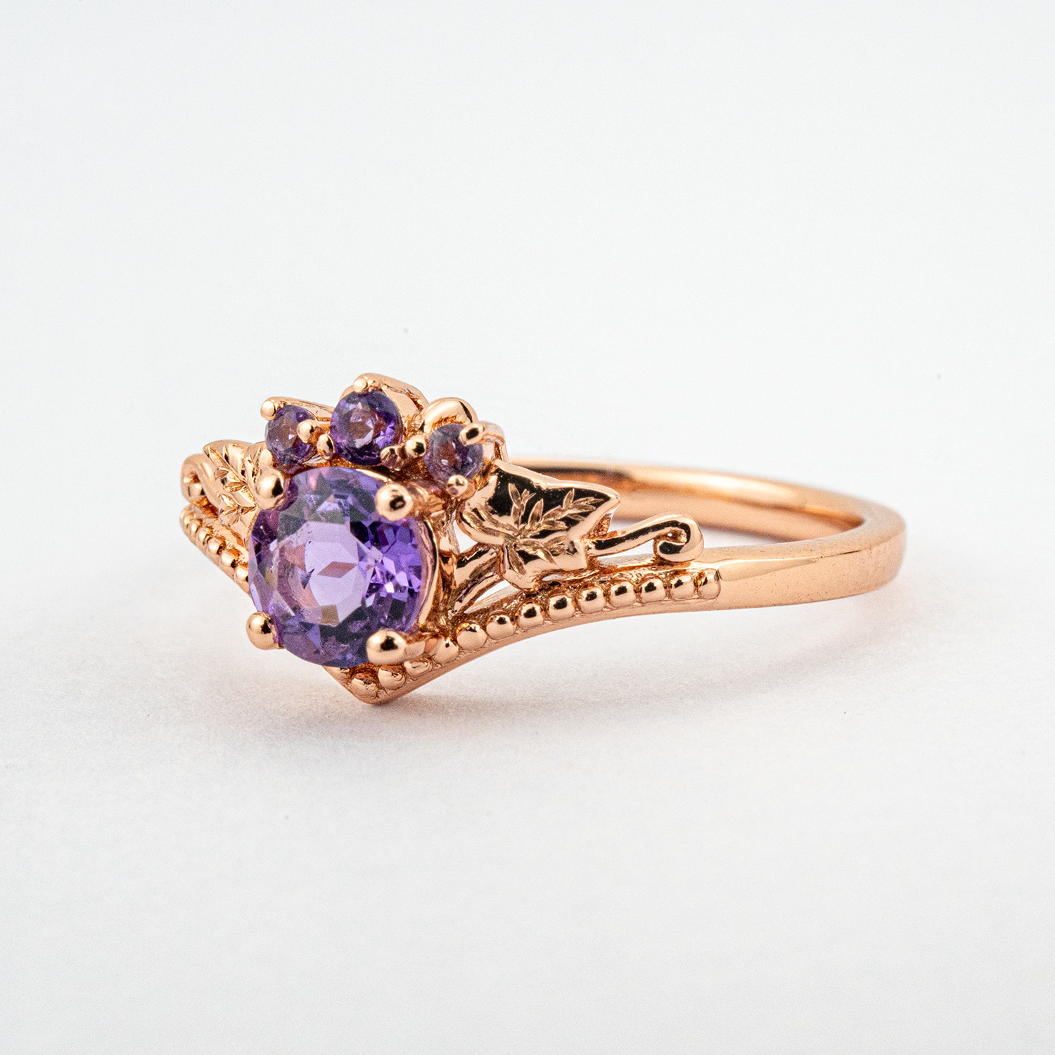Vintage Leaf Round Amethyst Gold Ring.