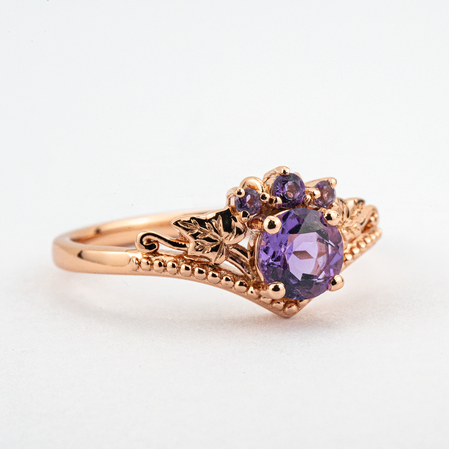 Vintage Leaf Round Amethyst Gold Ring.