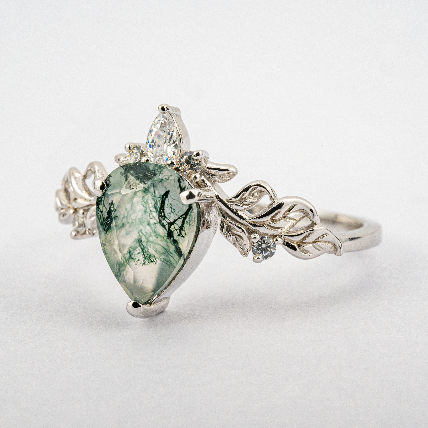 Beautiful Pear Moss Agate White Gold Ring with Moissanite for Engagement
