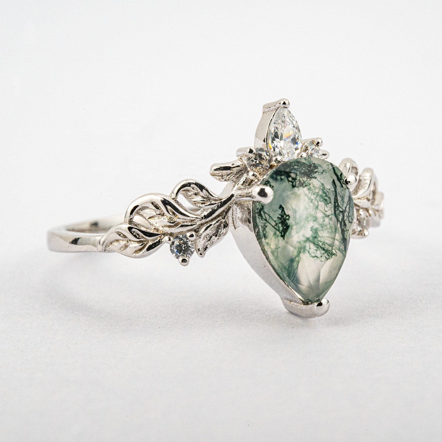 Beautiful Pear Moss Agate White Gold Ring with Moissanite for Engagement