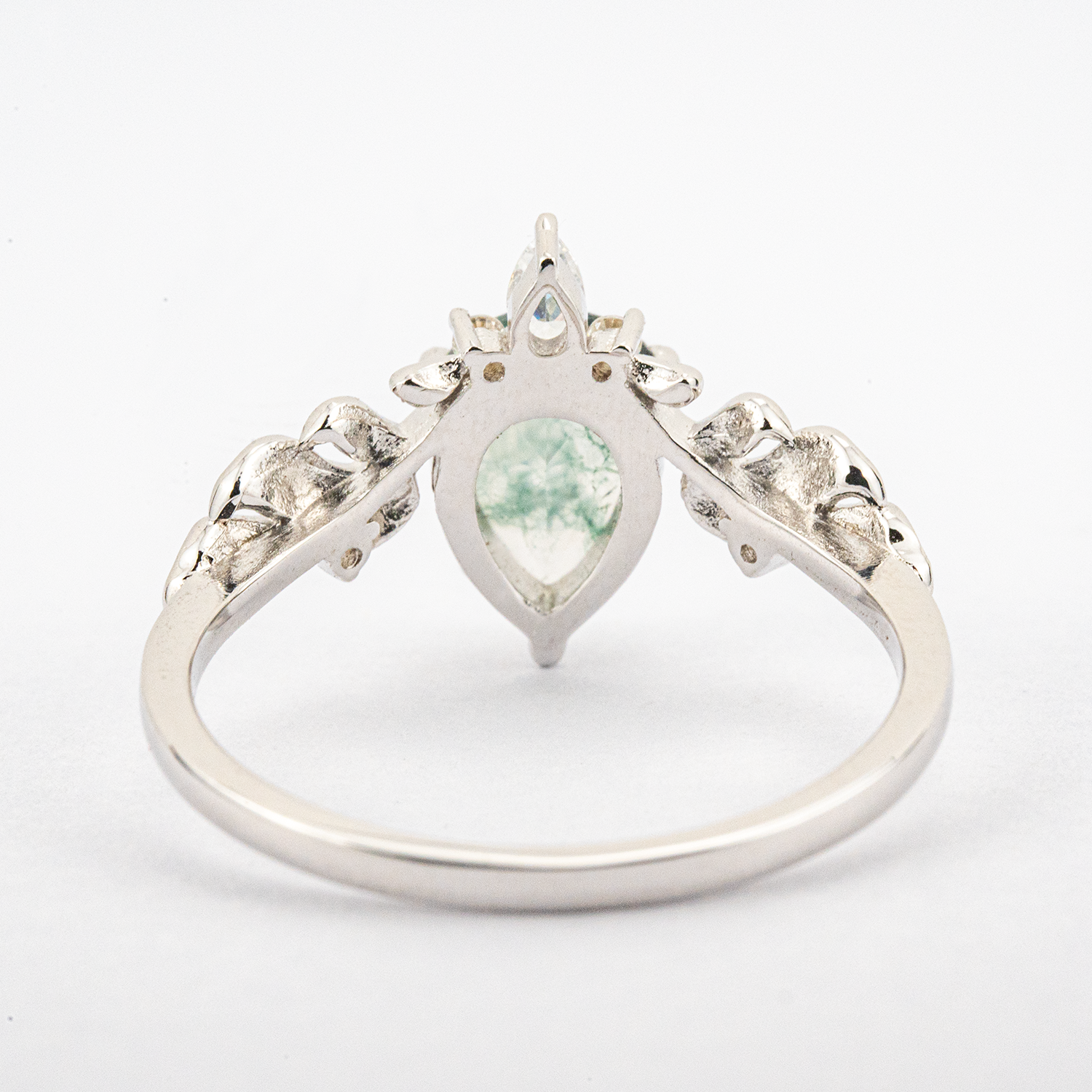 Beautiful Pear Moss Agate White Gold Ring with Moissanite for Engagement