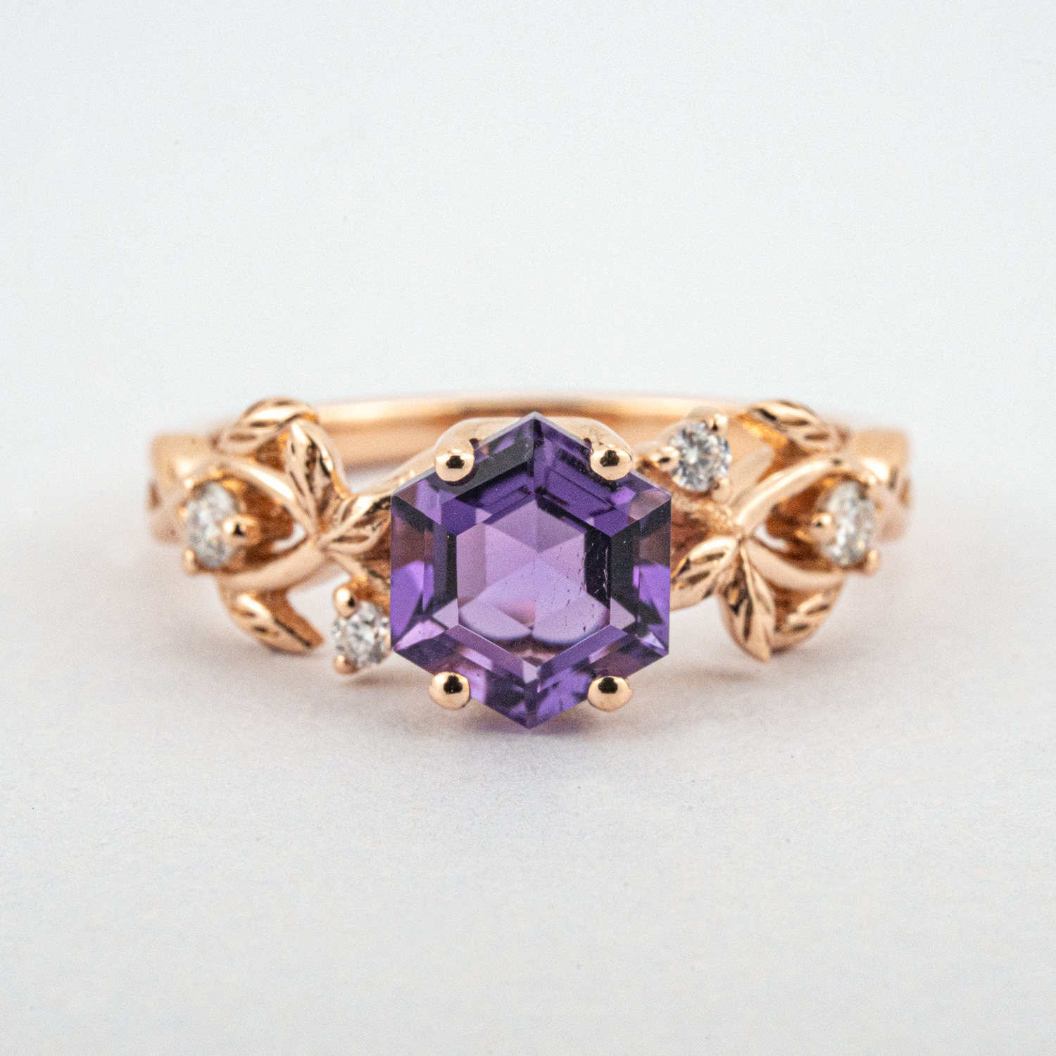 Engagement ring with exquisite leaf design, crafted to perfection for a touch of elegance and sophistication.