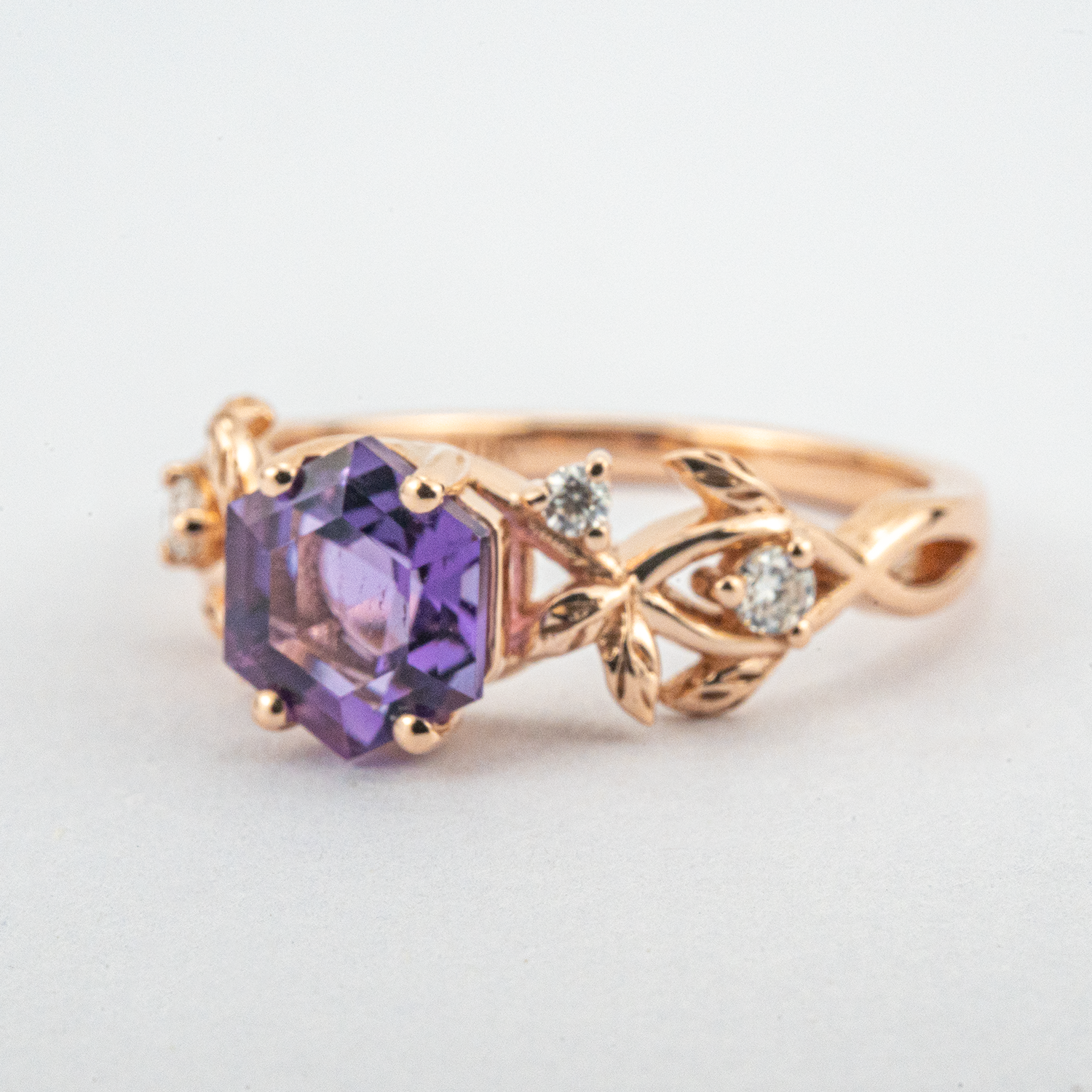 Engagement ring with exquisite leaf design, crafted to perfection for a touch of elegance and sophistication.