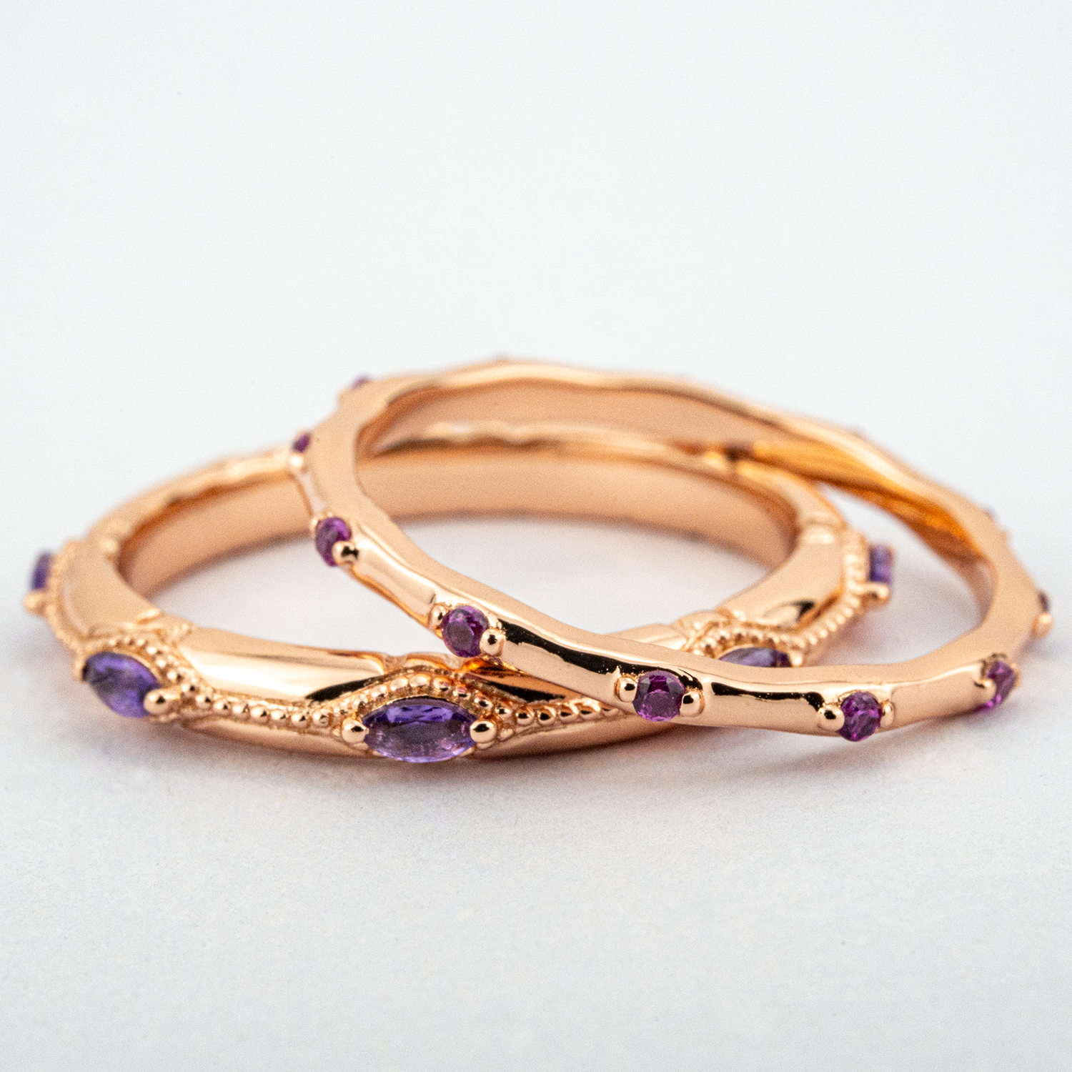 Luxurious couple ring with minimalist design and stunning amethyst gemstone
